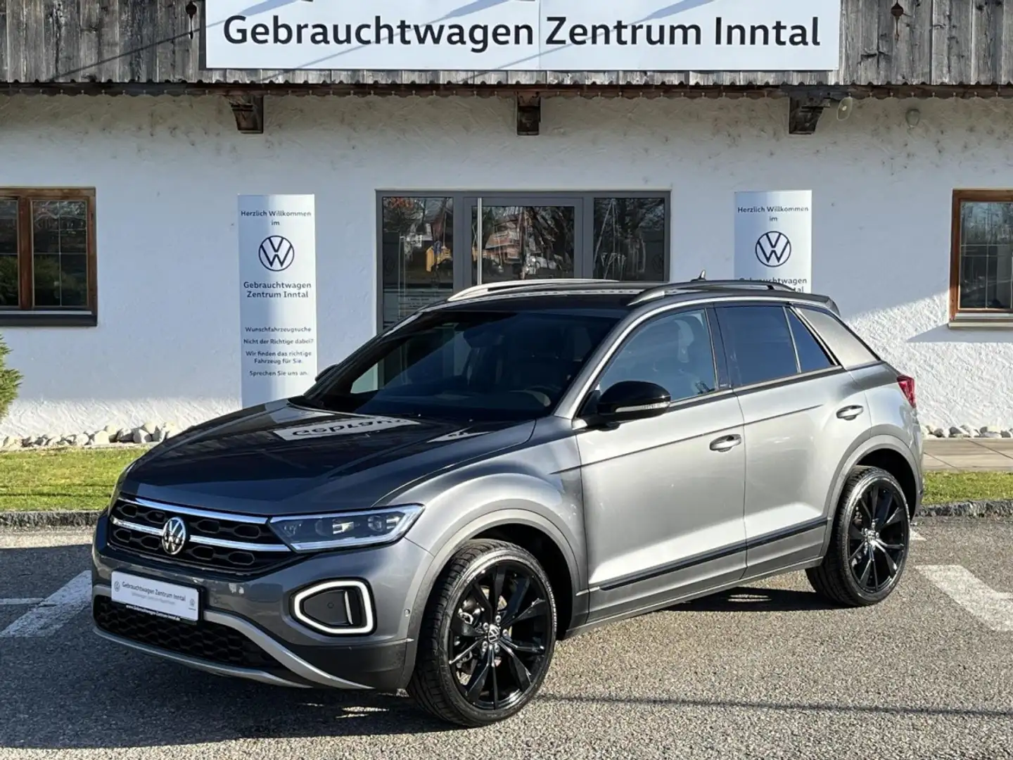 Volkswagen T-Roc 1,5 TSI DSG Style (BlackStyle+AHK+LED) Klima Navi Grau - 2