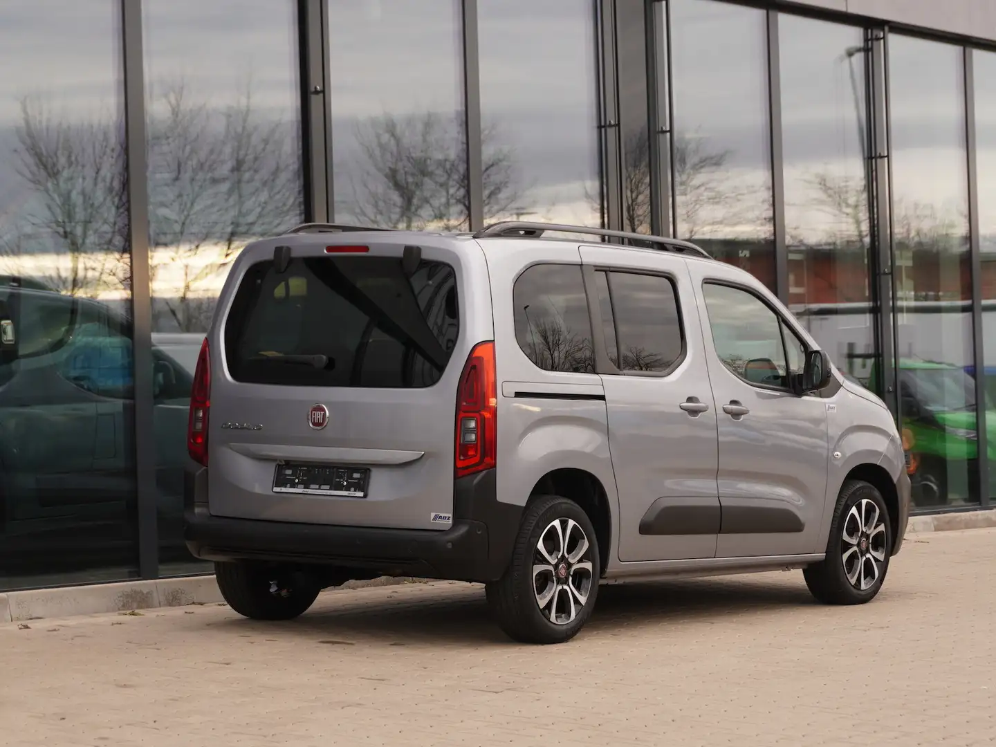 Fiat Doblo Kombi 1.5 130 AT / 10-Zoll Navi Gris - 2