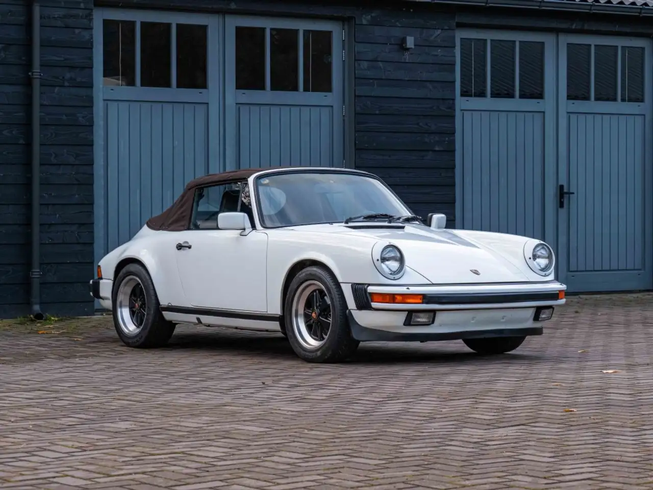 Porsche 911 3.2 Carrera cabrio, foto 11
