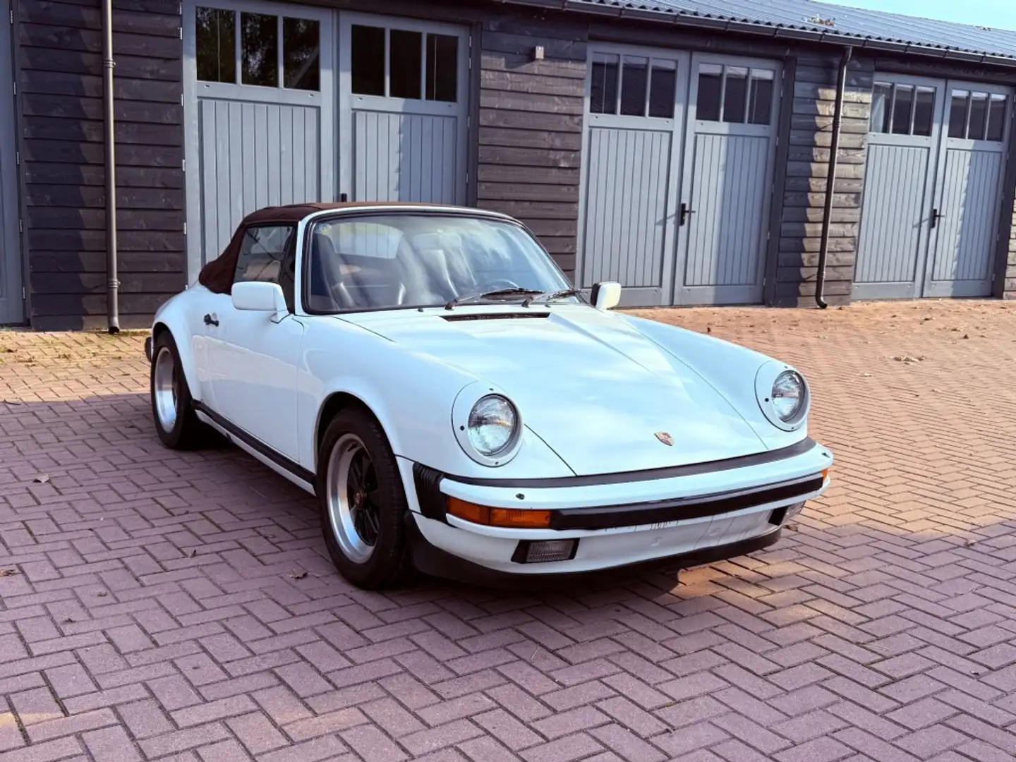 Porsche 911 cabrio 3.2 Carrera Weiß - 2