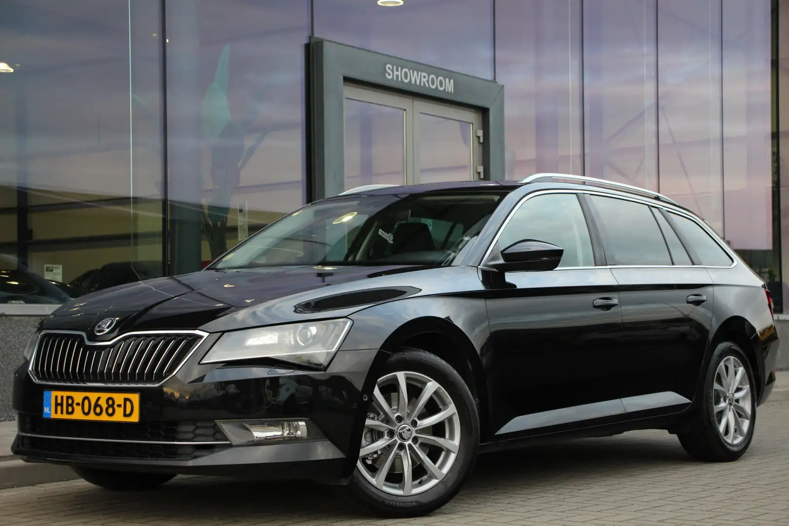 Skoda Superb Combi 1.6 TDI Style Business | Automaat | Navi | C crna - 1