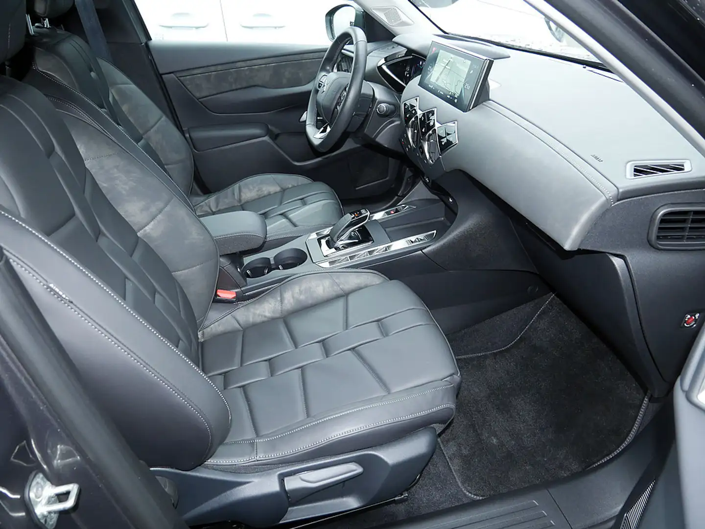 DS Automobiles DS 3 Crossback E-Tense Rivoli HUD MATRIX-LED Grau - 2