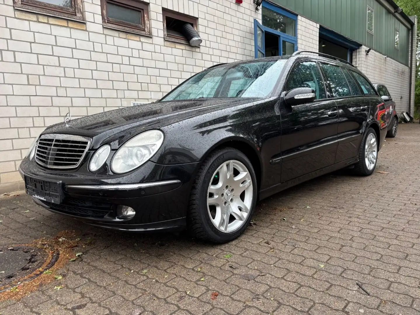 Mercedes-Benz E 350 T Vollausstattung 7-Sitzer Zwart - 1