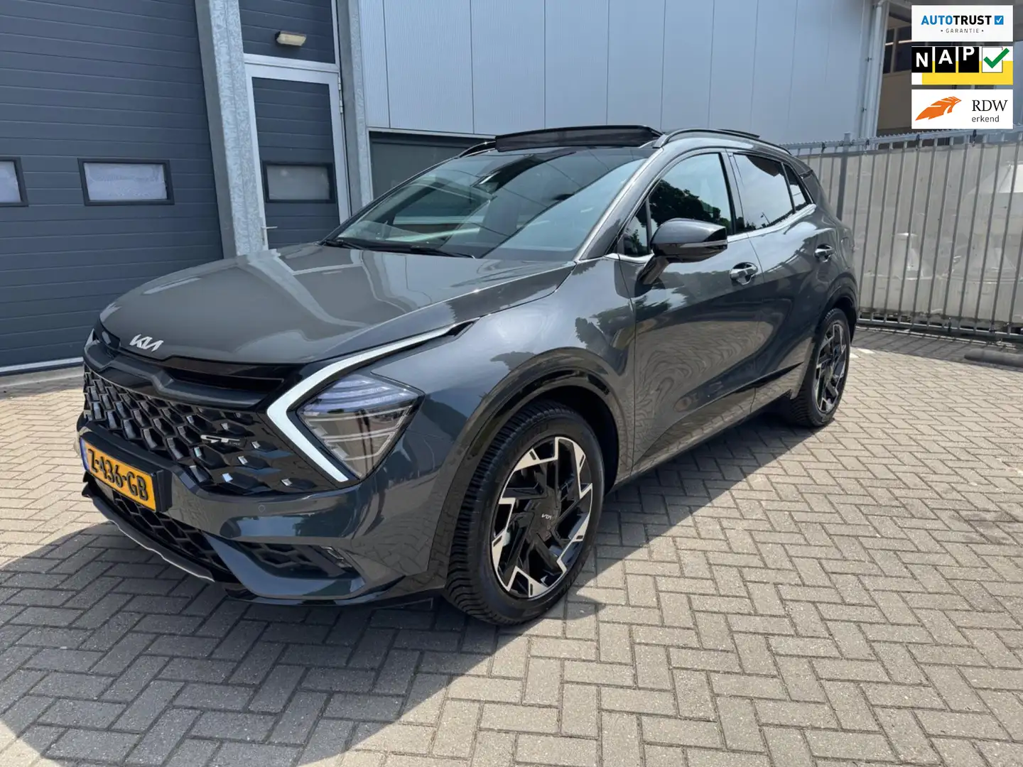 Kia Sportage 1.6 T-GDi Plug-in Hybrid AWD GT-Line Panoramadak, Gris - 1
