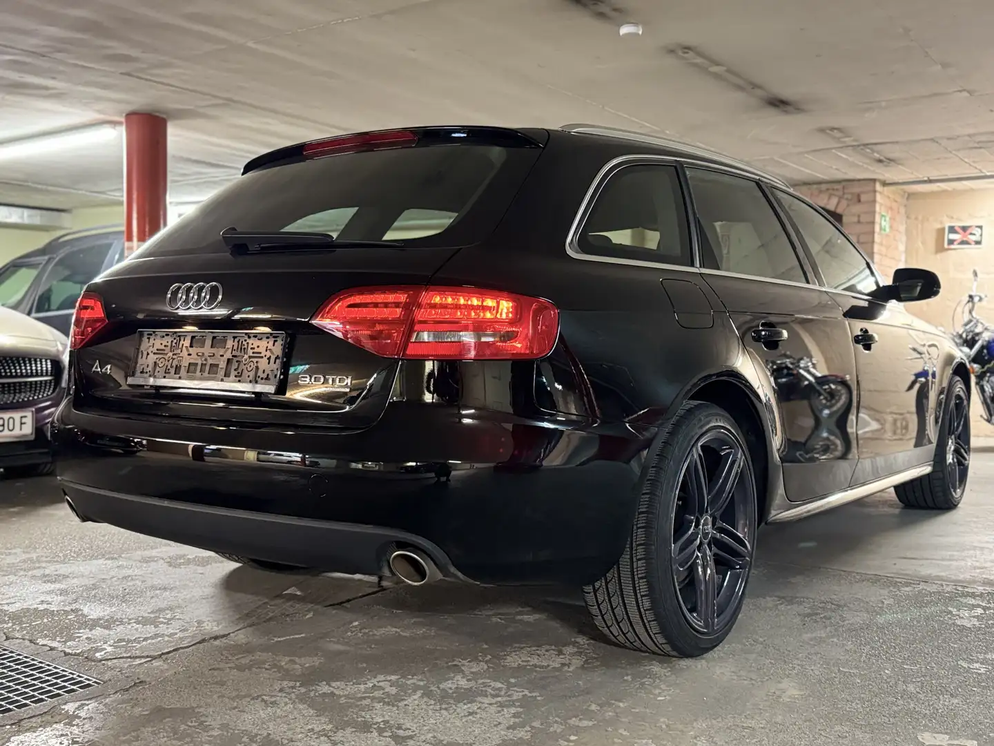 Audi A4 Avant 3,0 TDI QUATTRO ERSTBESITZ Schwarz - 1