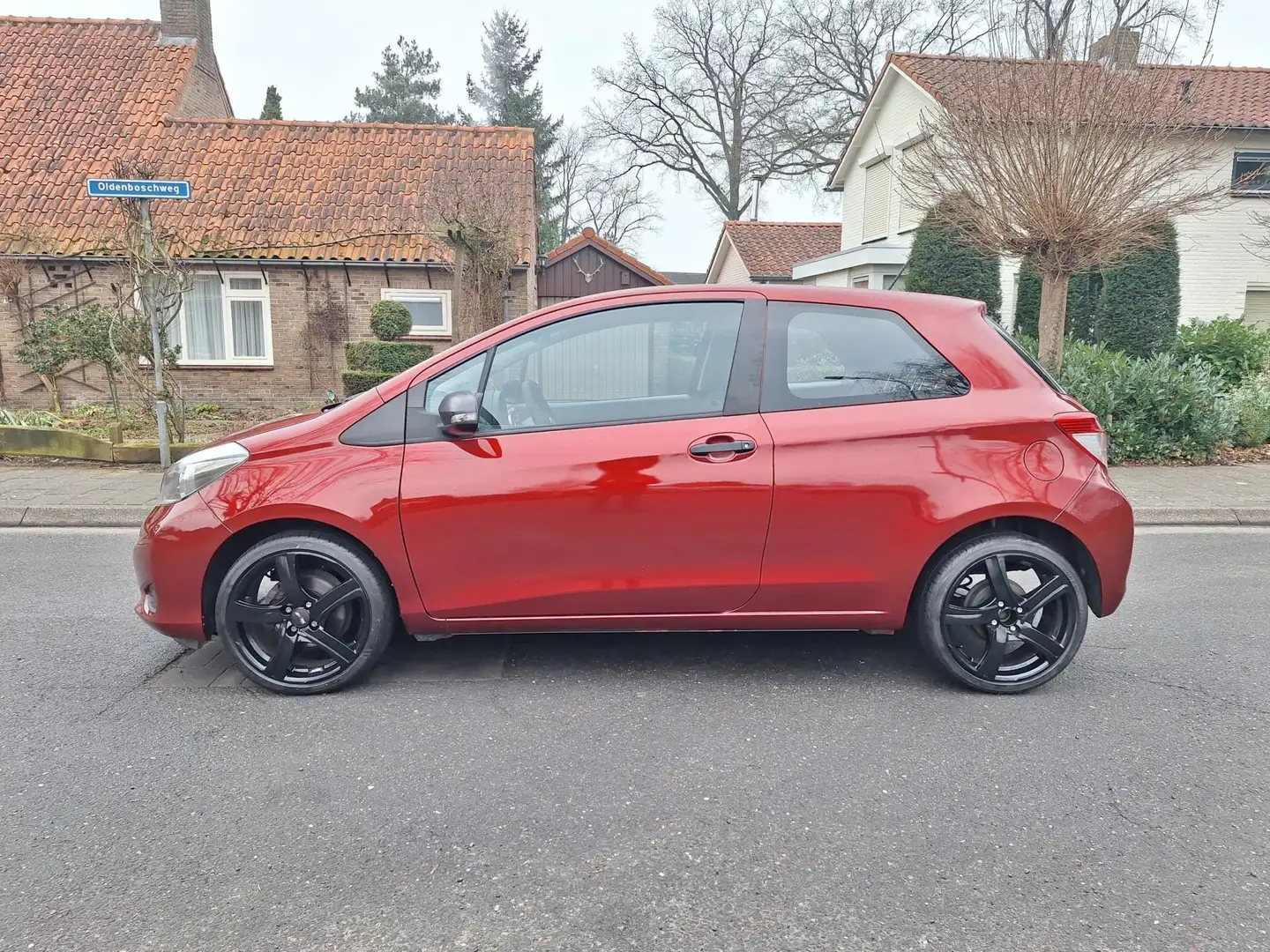 Toyota Yaris 1.3 VVT-i Comfort|Airco|LMV|Radio Rojo - 2