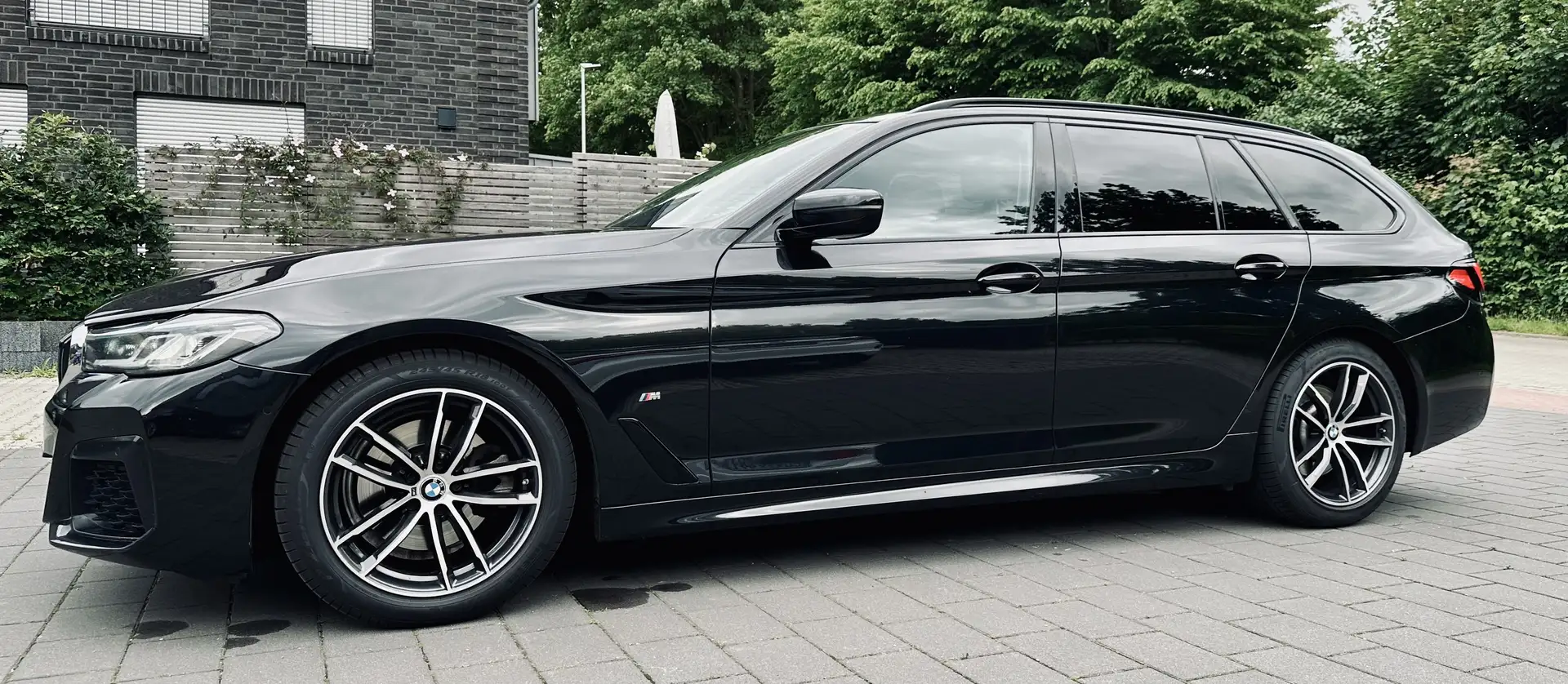 BMW 520 Touring Aut. M Sport Edition HUD, Laser, AHK, Luft - 1