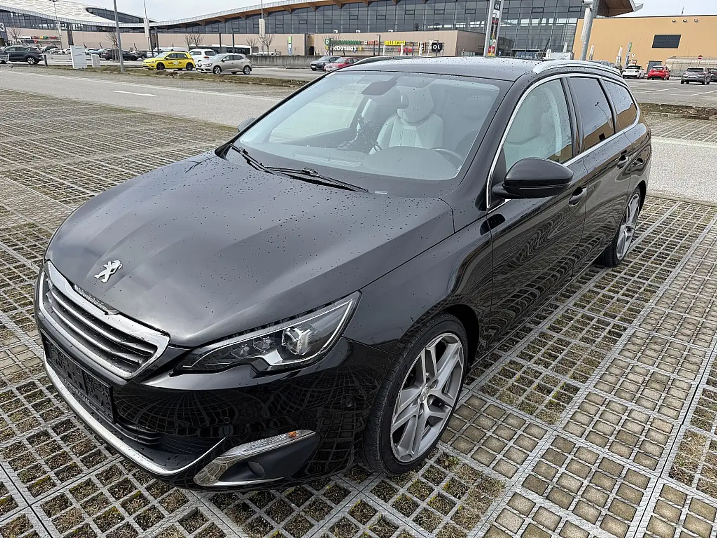 Peugeot 308 SW 2,0 BlueHDi 150 Allure Aut. Zwart - 1