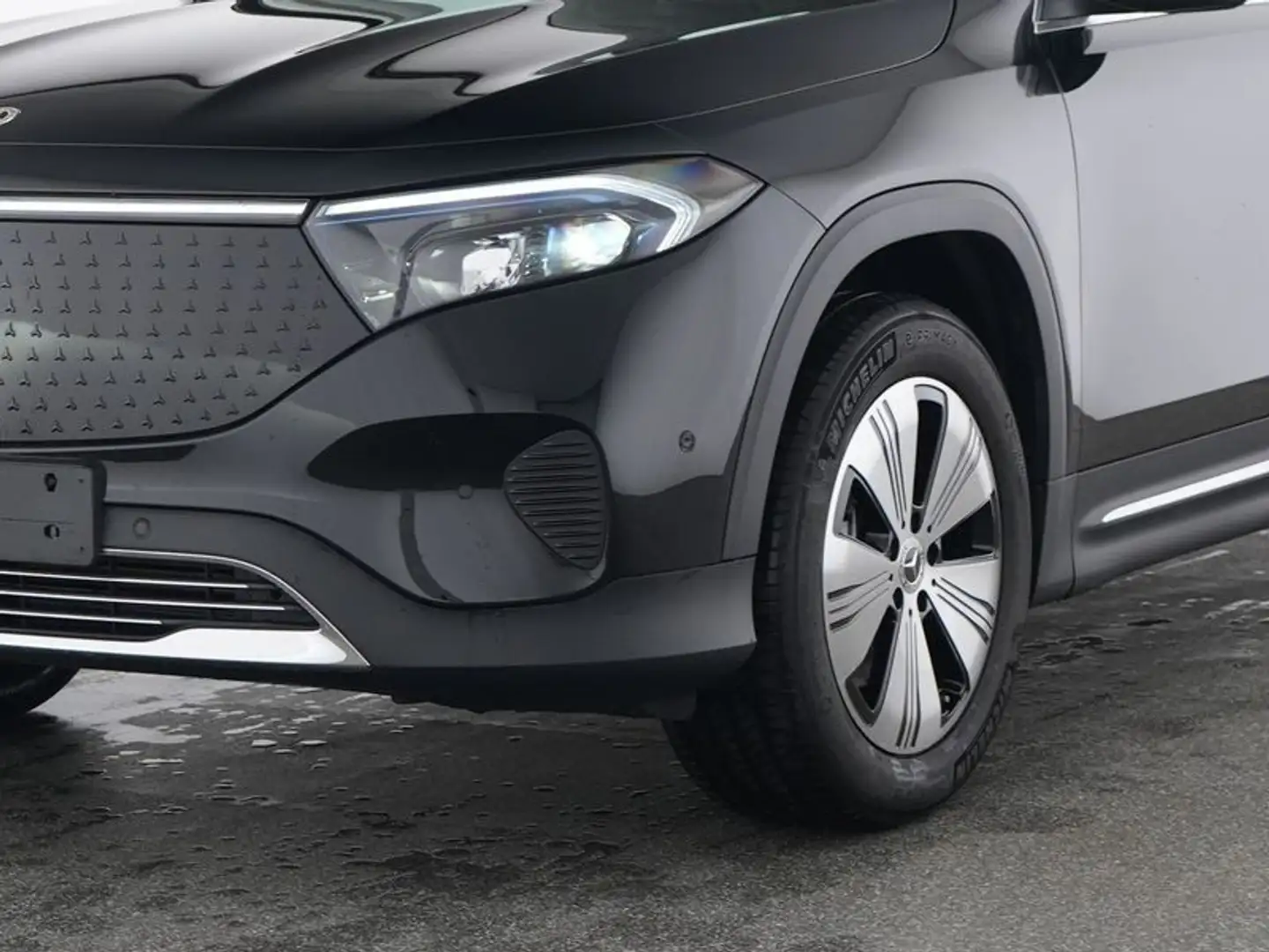 Mercedes-Benz EQB 300 4M Progressive-Advanced/Pano/AHK/Distron Schwarz - 2