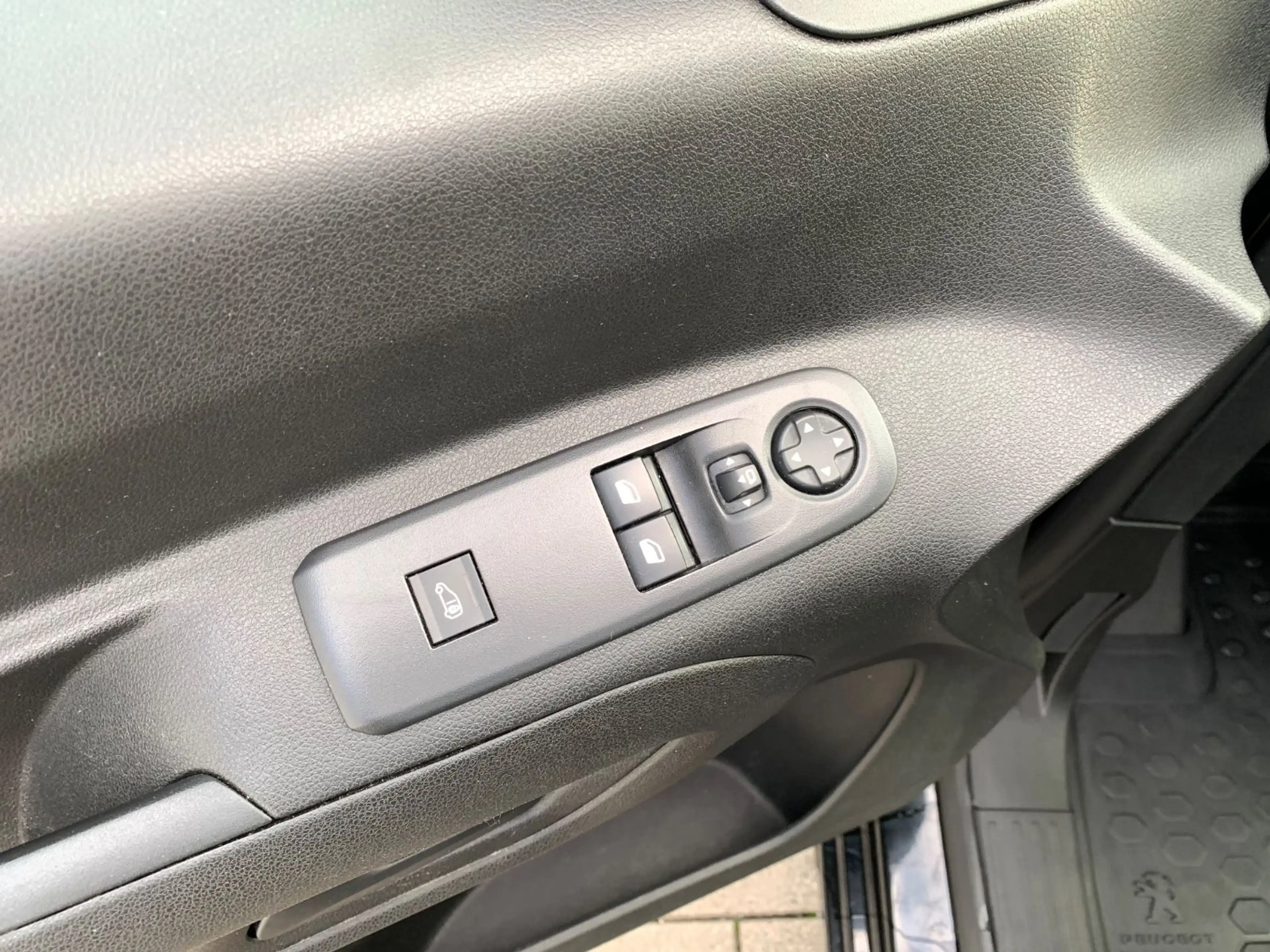 Peugeot Partner Pro FlexCab 1,5 Mixto L2 Temp. PDC Klima — photo 11