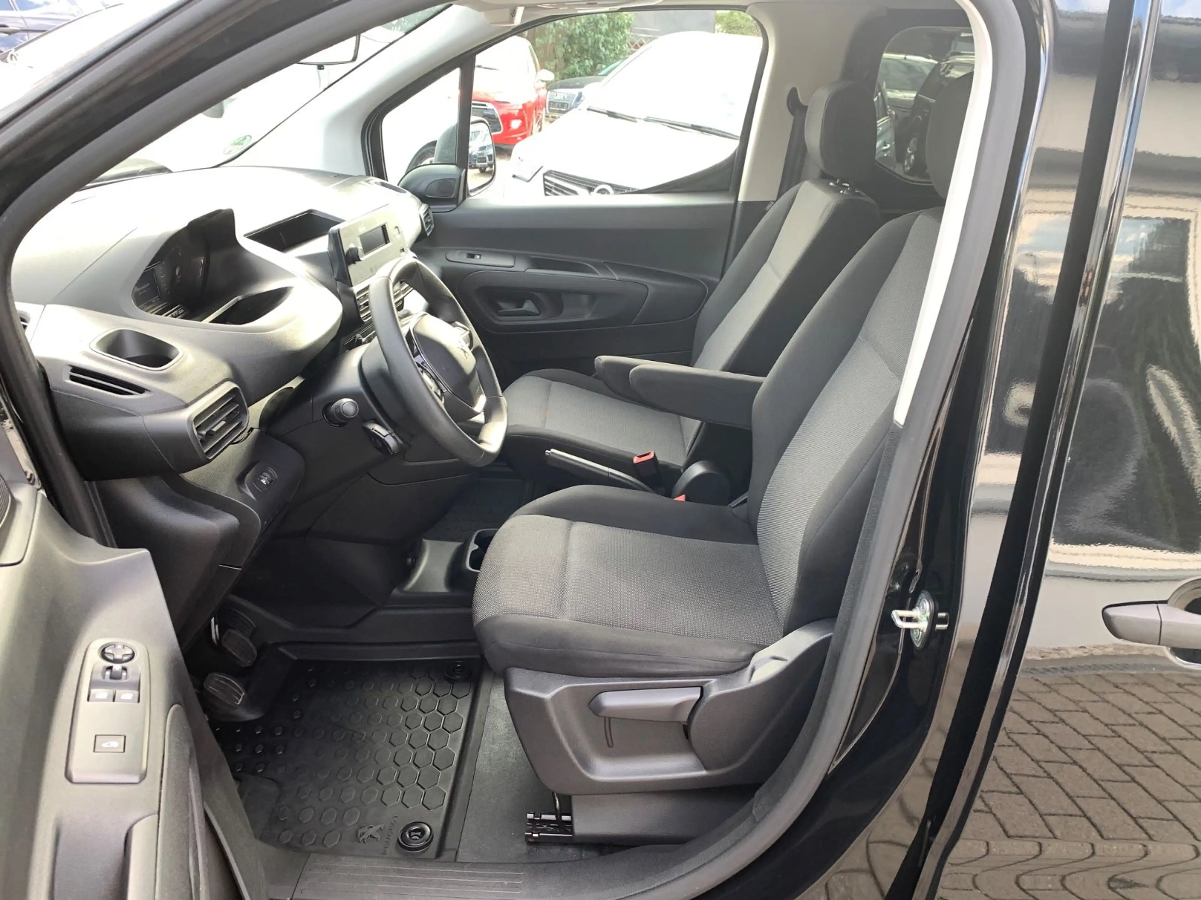 Peugeot Partner Pro FlexCab 1,5 Mixto L2 Temp. PDC Klima — photo 10