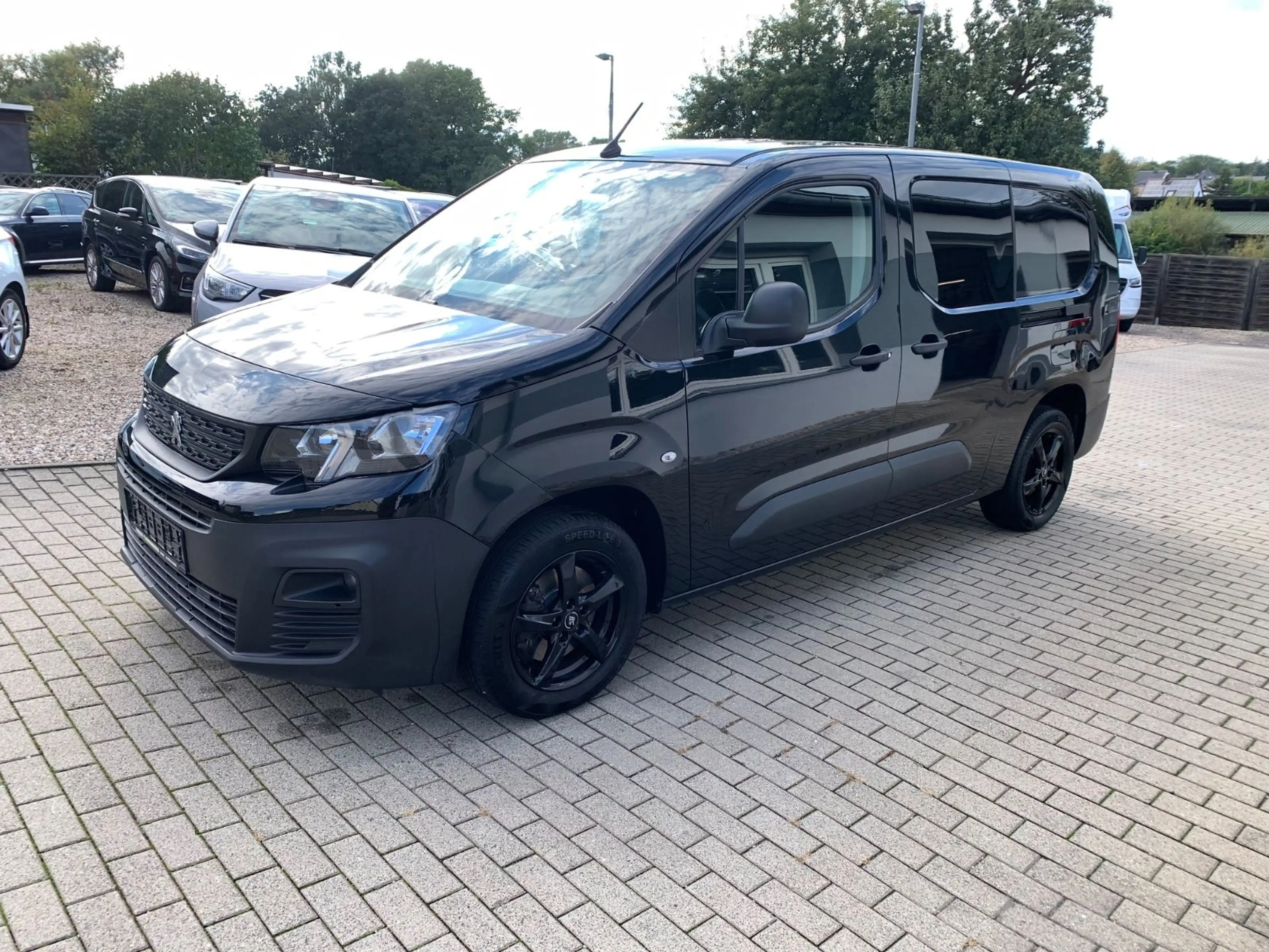 Peugeot Partner Pro FlexCab 1,5 Mixto L2 Temp. PDC Klima — photo 3