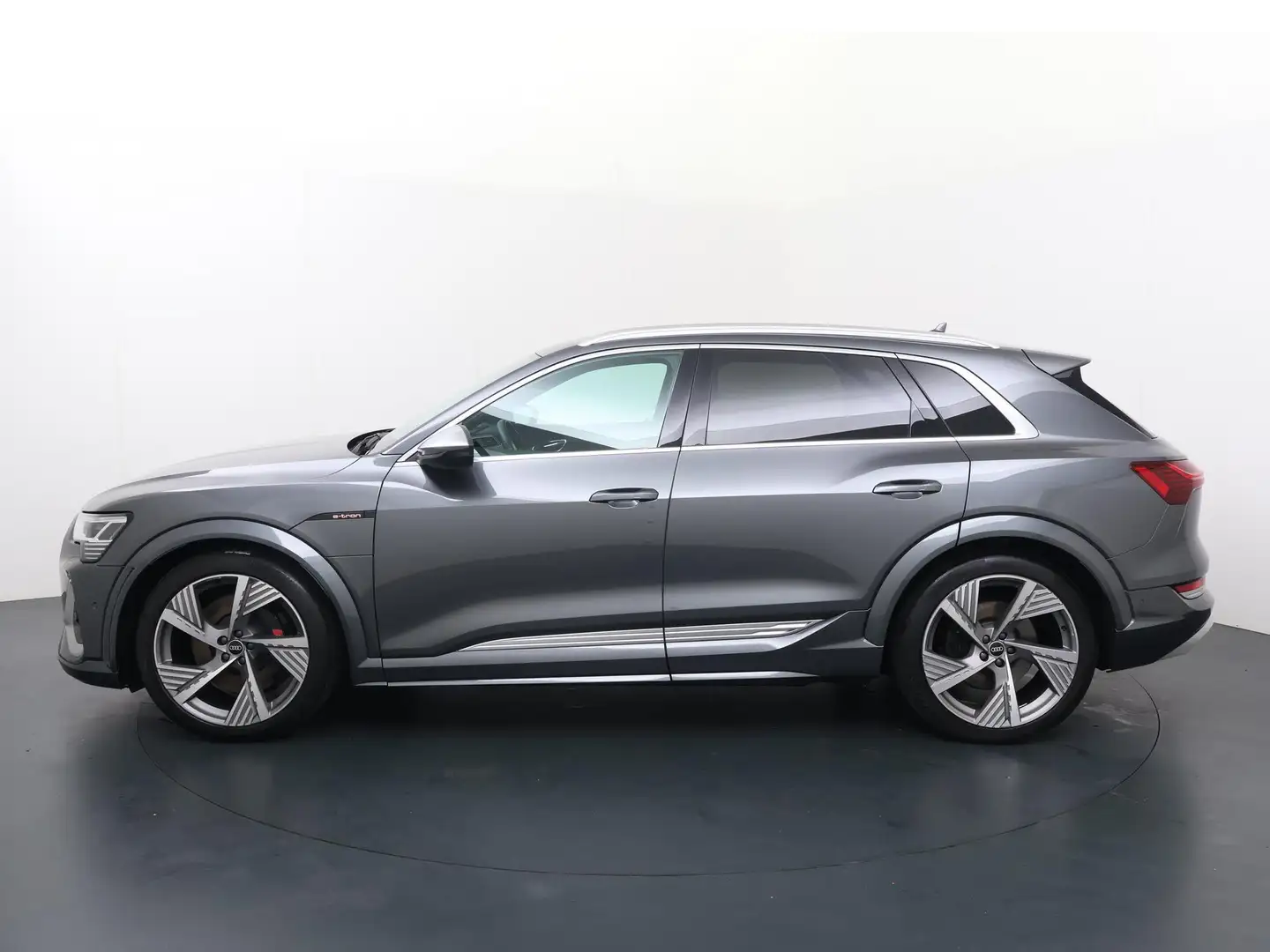 Audi e-tron S quattro 95 kWh | 503 PK | SoH 100% | Trekhaak | Gris - 2