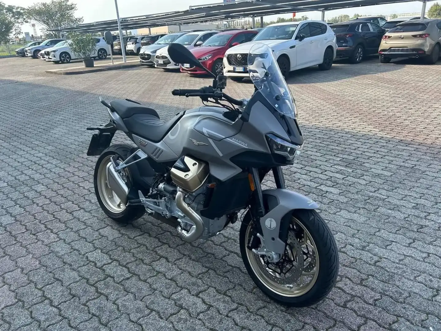 Moto Guzzi V 100 Srebrny - 1