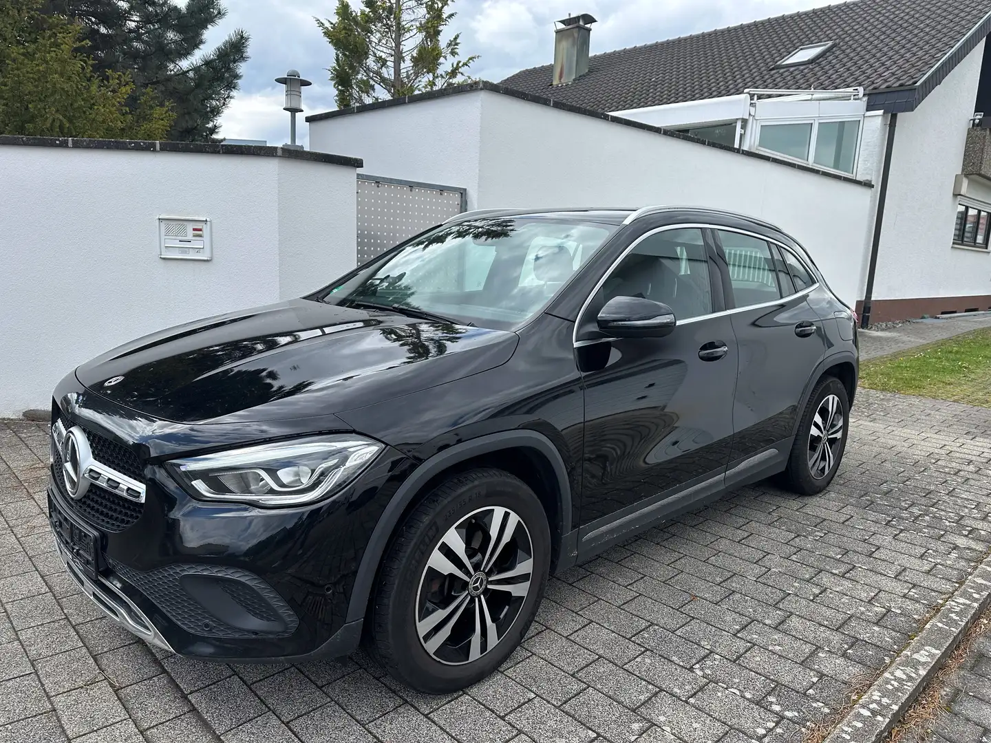 Mercedes-Benz GLA 200 GLA 200 d Progressive -LED-COMAD-NAVI-PARK-RFK- Schwarz - 2