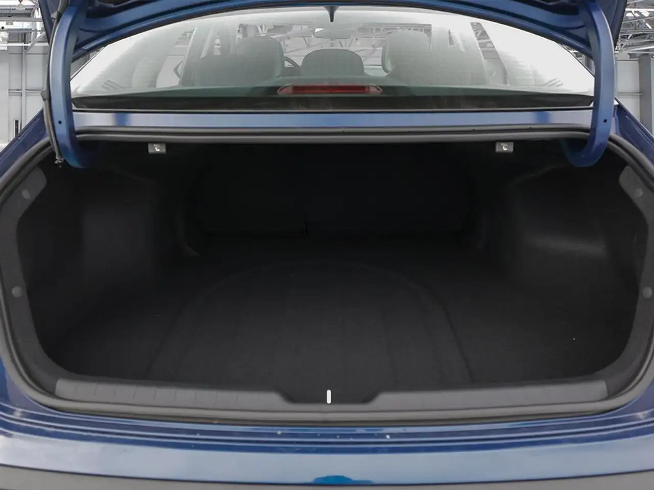 Kia K4 снимка Kia K4