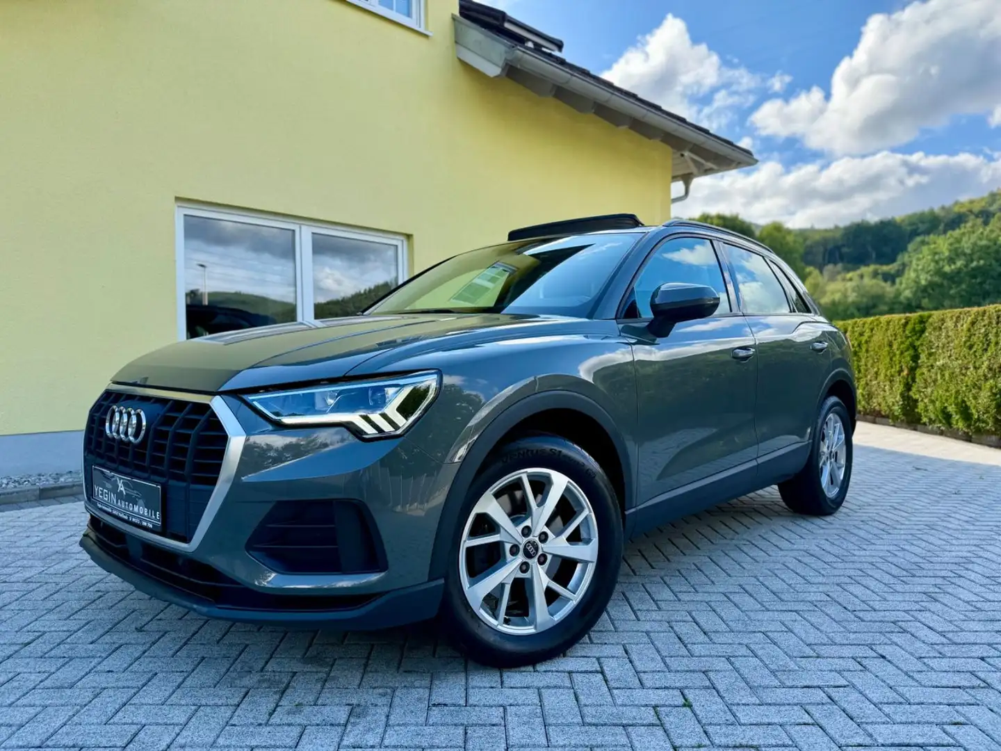 Audi Q3 40 TDI quattro Virtual-Pano-AHK-Sonos Grau - 2