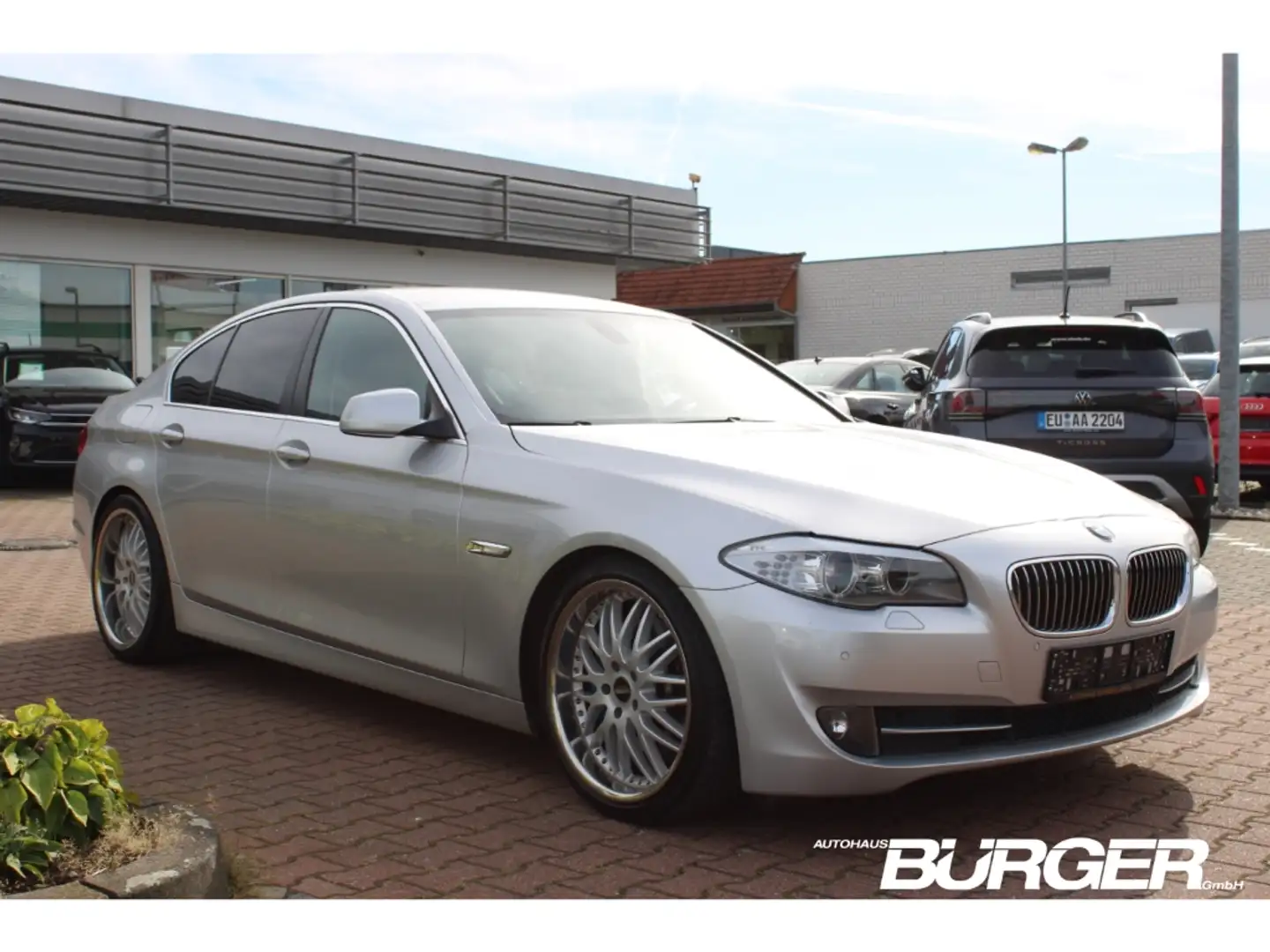 BMW 528 i Navi Leder Bi-Xenon Mehrzonenklima e-Sitze SHZ T Silber - 2