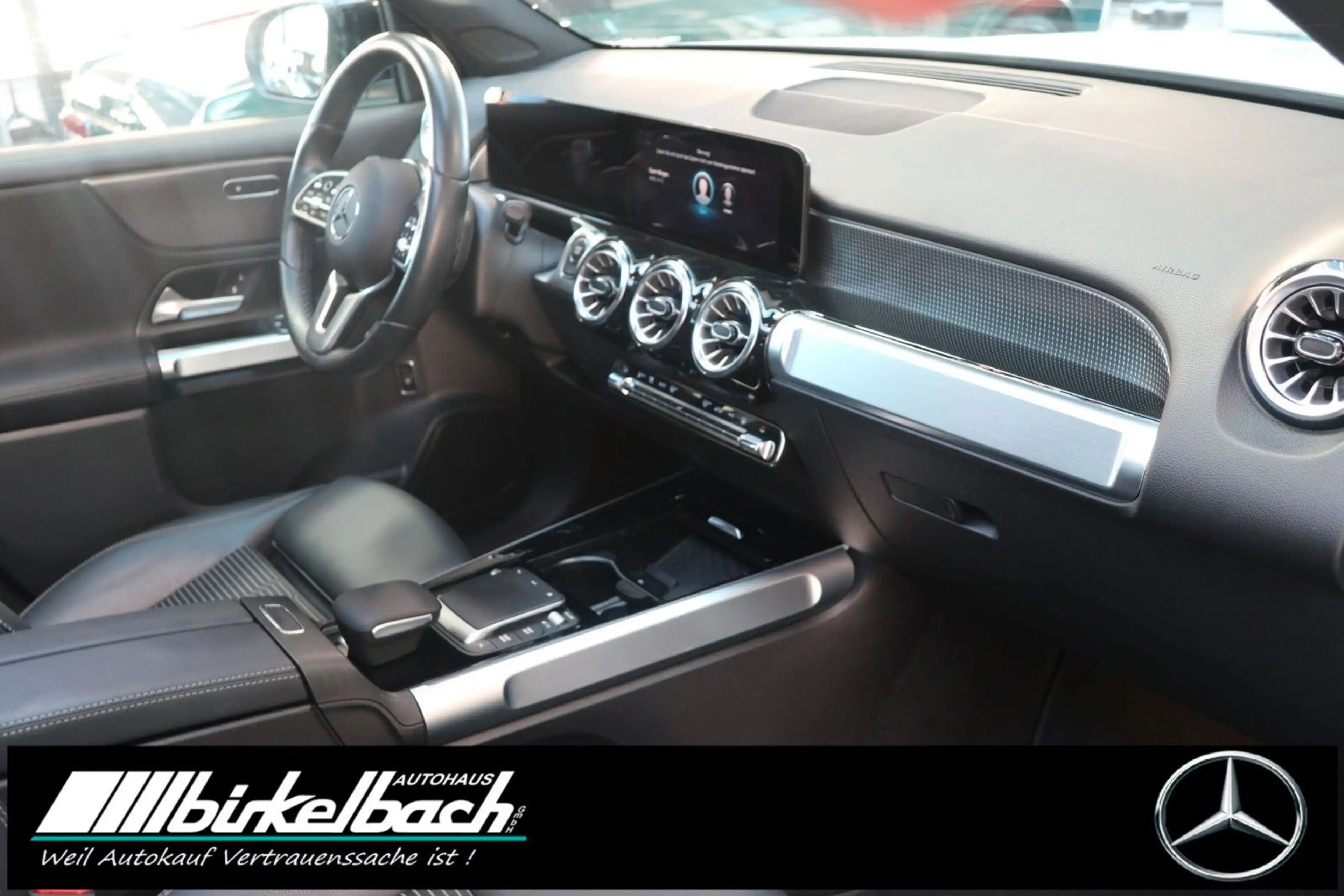 Mercedes-Benz EQB 250 Progressive Night Pano — photo 4