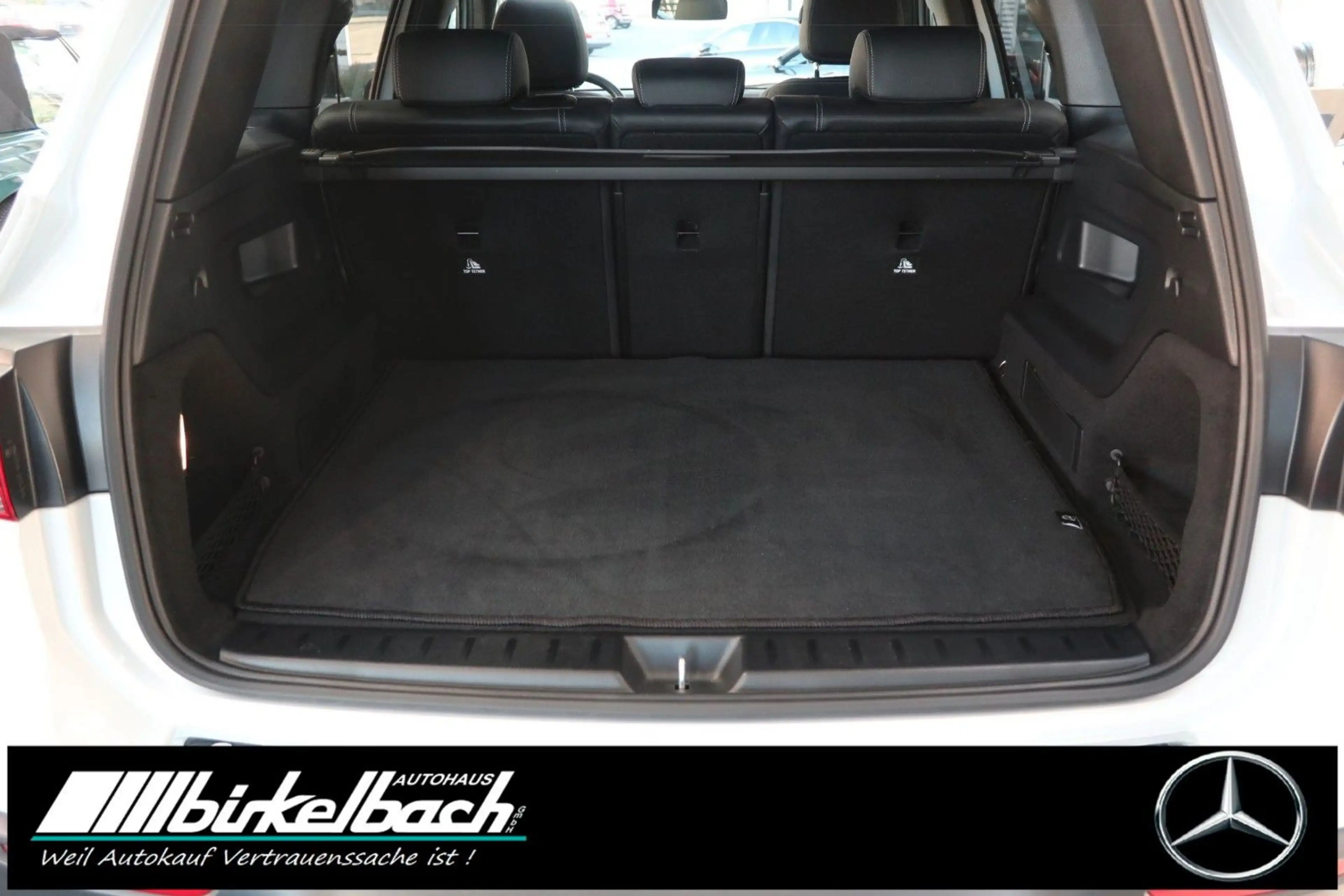 Mercedes-Benz EQB 250 Progressive Night Pano — photo 12