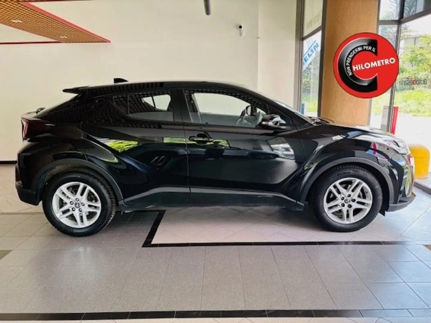 Toyota C-HR 1.8h Active e-cvt Nero - 1