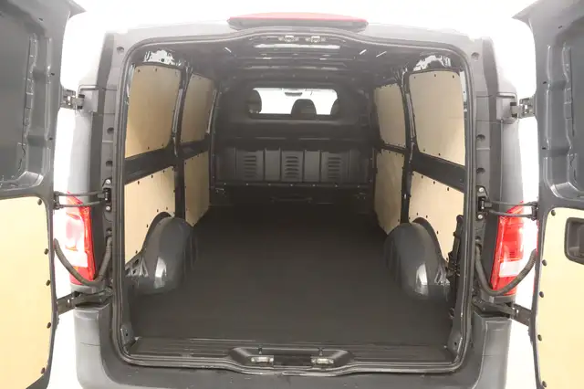 Mercedes-Benz Vito view 3