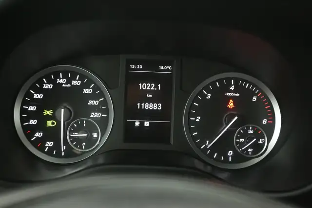 Mercedes-Benz Vito view 12