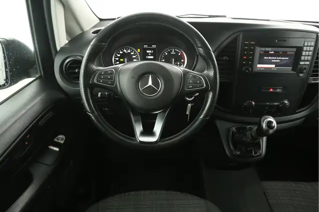 Mercedes-Benz Vito view 2