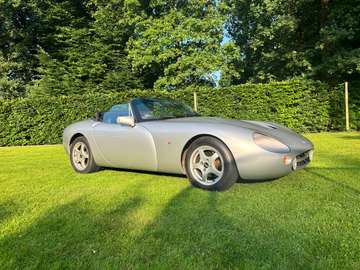4.3 V8