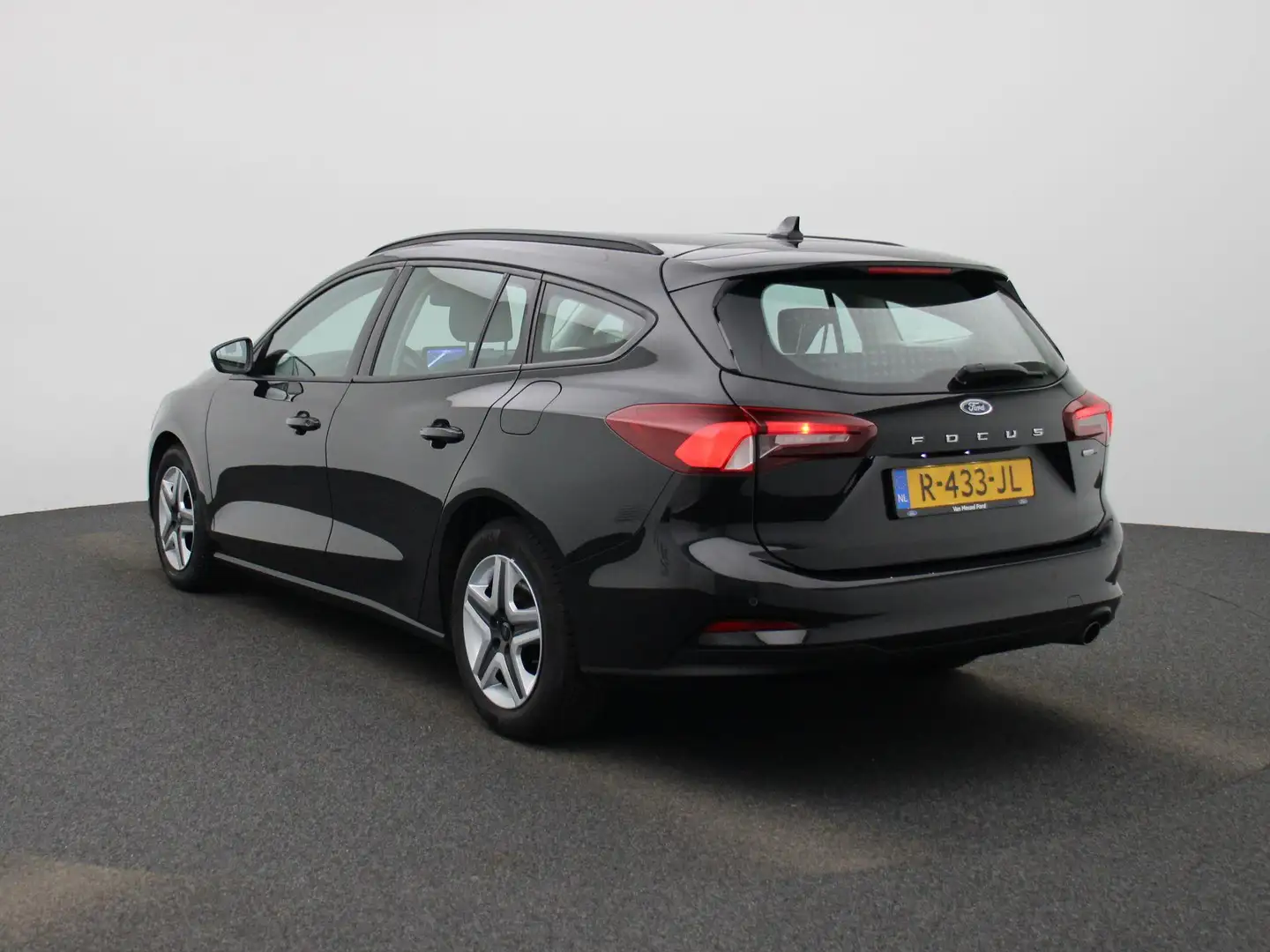 Ford Focus Wagon 1.0 EcoBoost Hybrid Titanium | Apple Carplay Zwart - 2