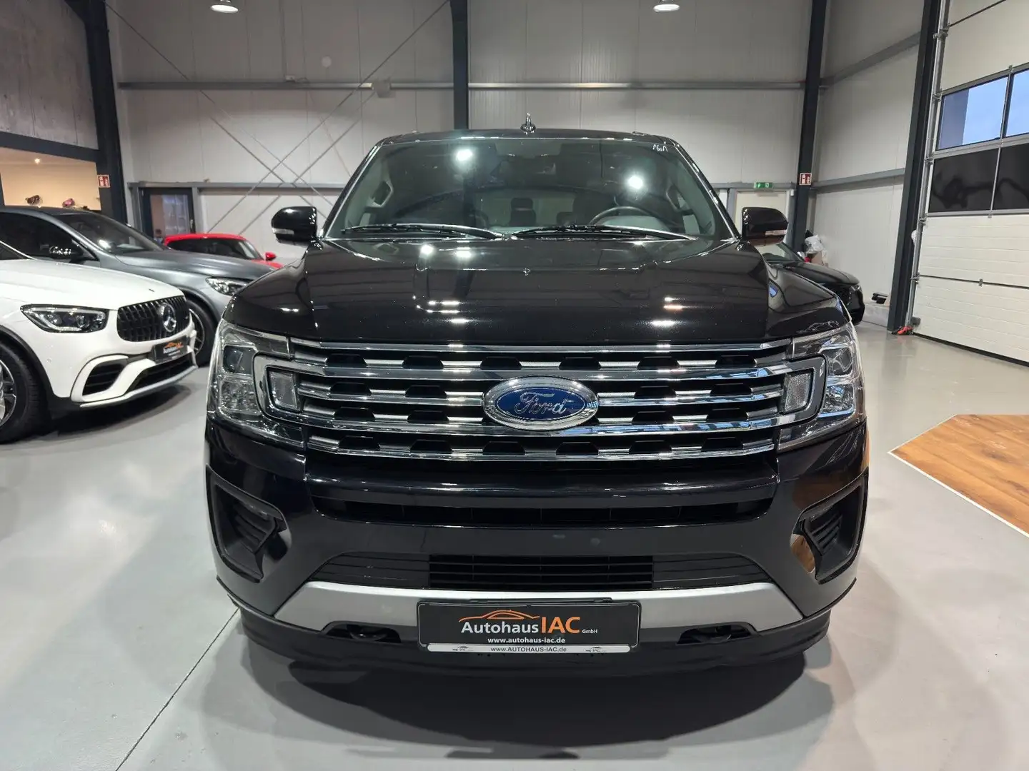Ford Expedition /PANO/LED/AHK/8.SITZER/RFK/4WD Schwarz - 2