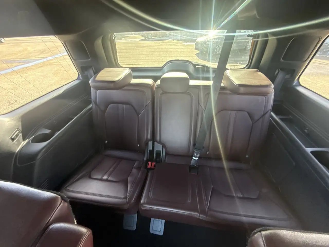 Ford Expedition снимка Ford Expedition