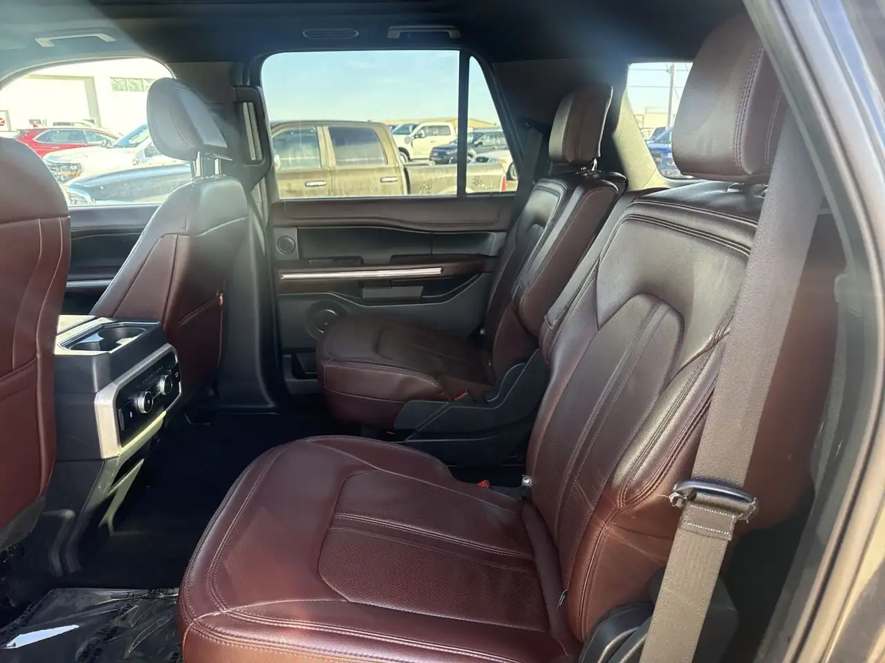 Ford Expedition снимка Ford Expedition