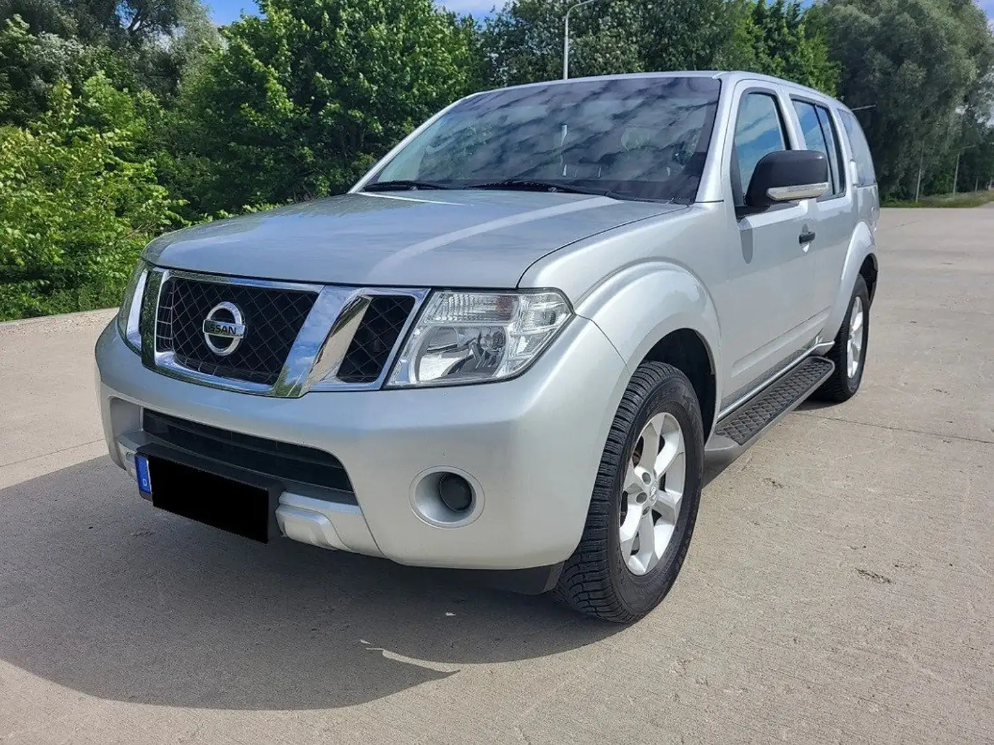 Nissan Pathfinder Pathfinder 2.5 dCiSE srebrna - 2