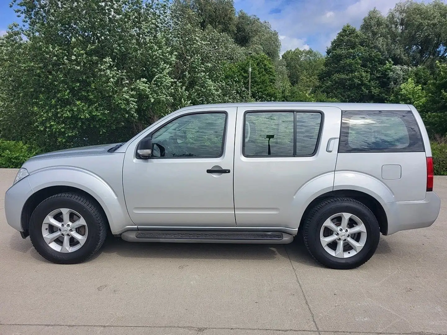 Nissan Pathfinder Pathfinder 2.5 dCiSE srebrna - 1