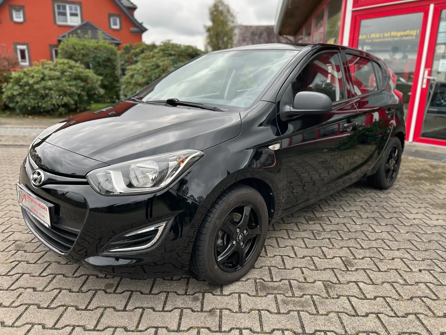 Hyundai i20 i20 5-Türer 1.2 Classic Schwarz - 2