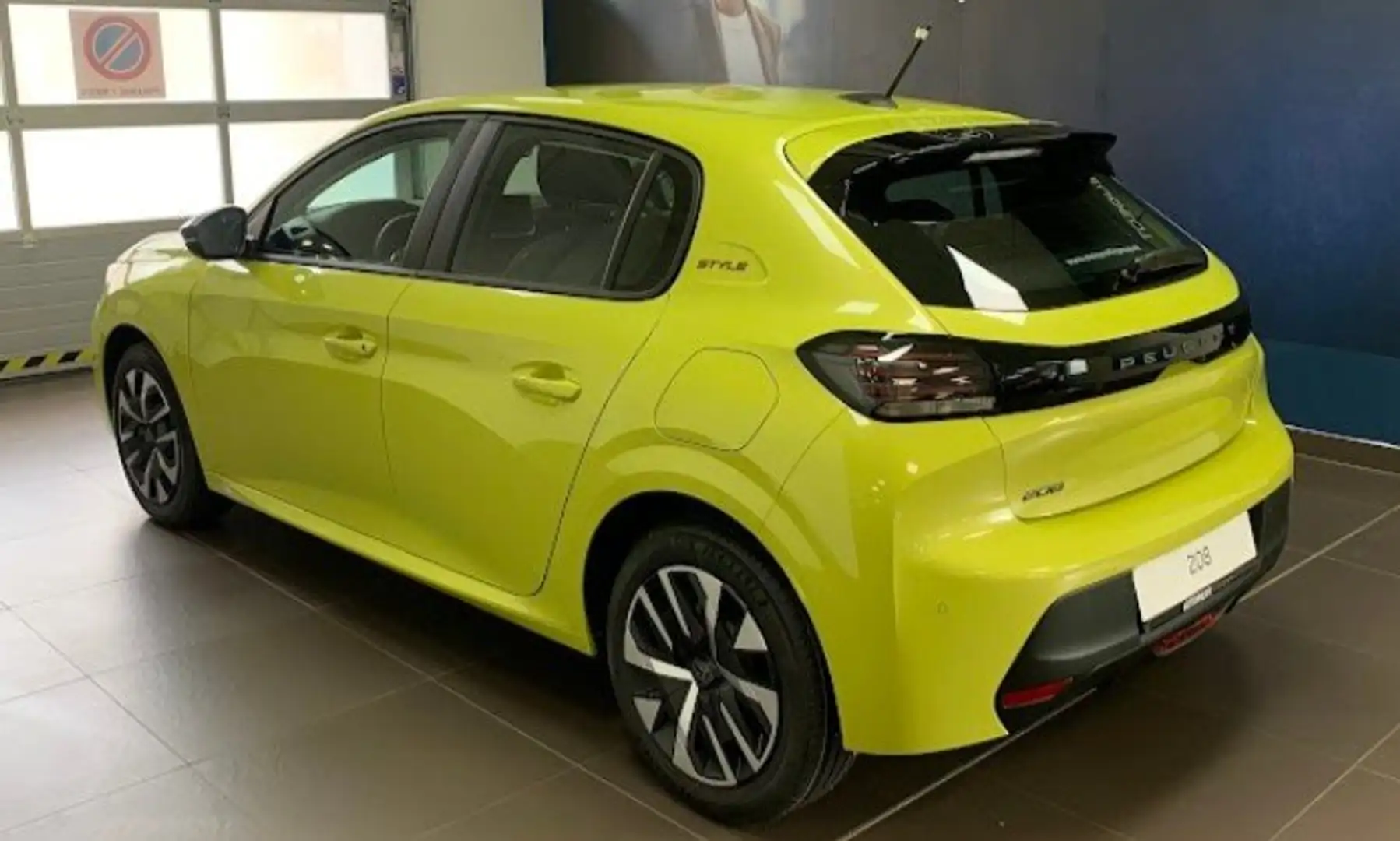 Peugeot 208 Style 1.2 PureTech 75 Gelb - 2
