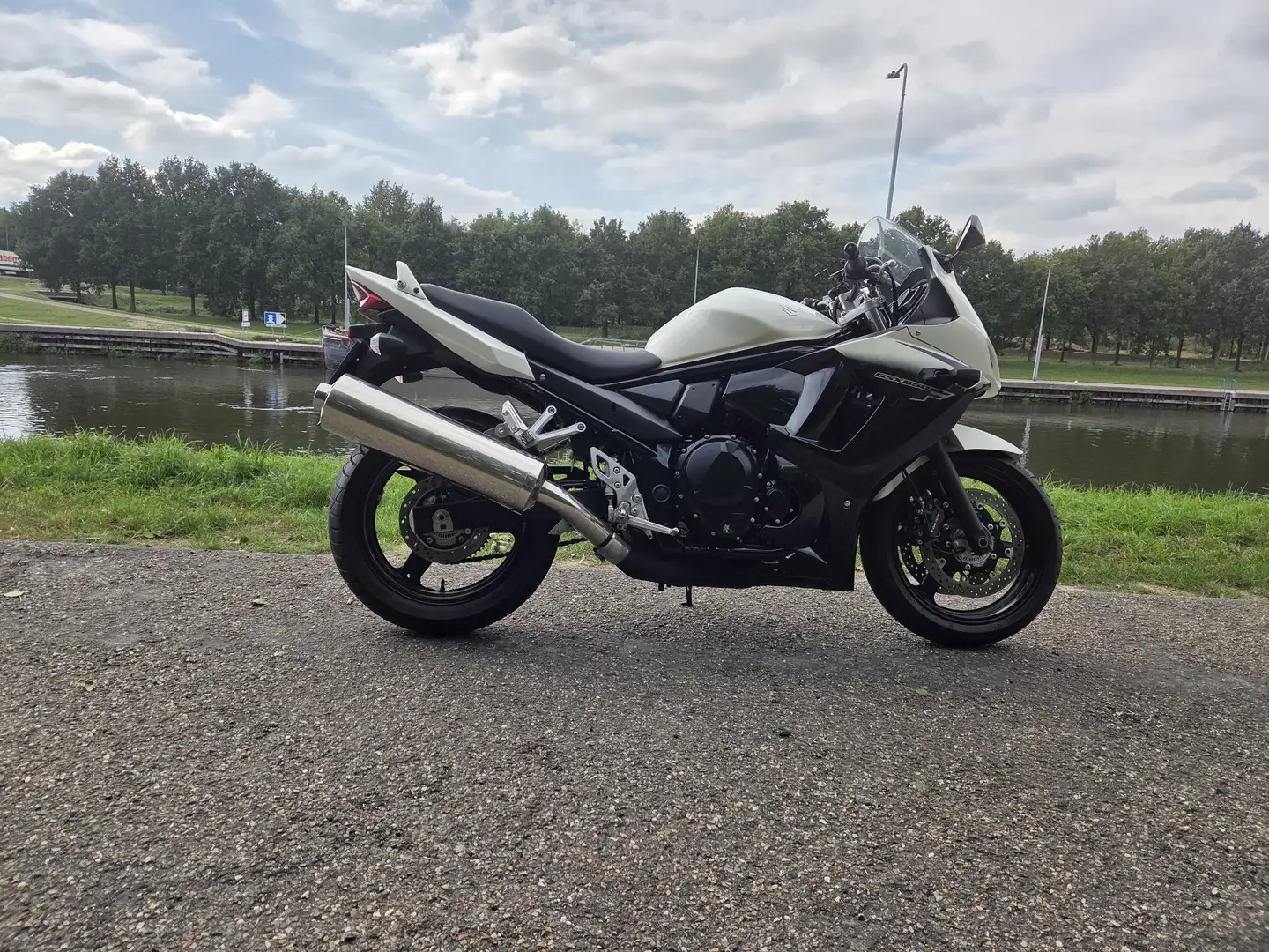 Suzuki GSX 650 touring Zwart - 1