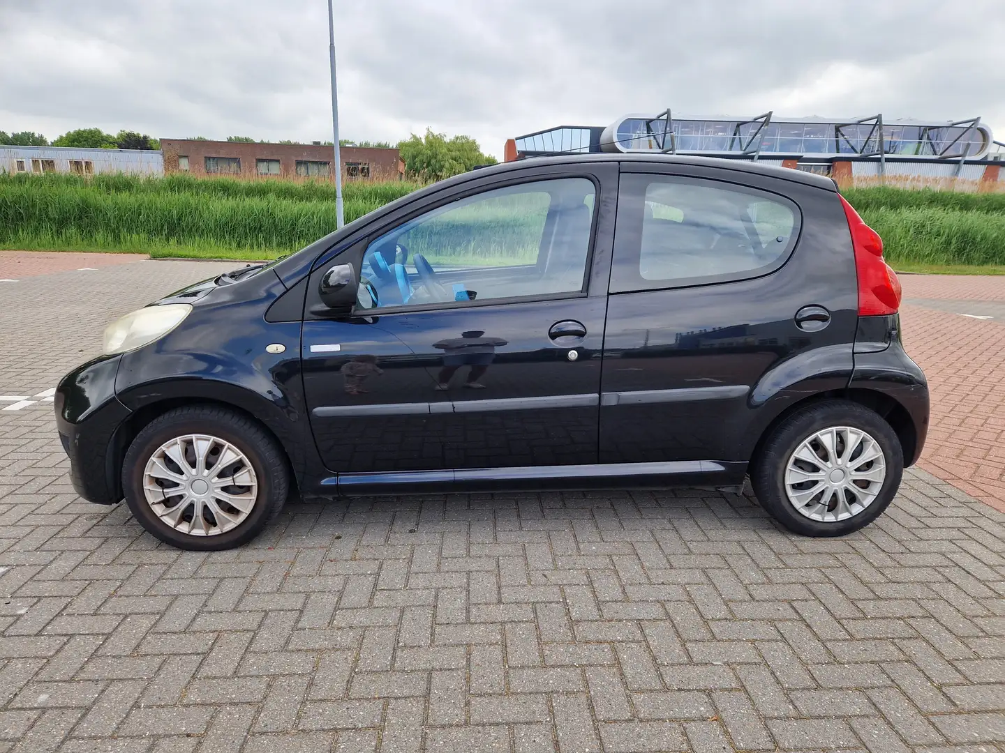 Peugeot 107 107 1.0-12V Urban Move Zwart - 2