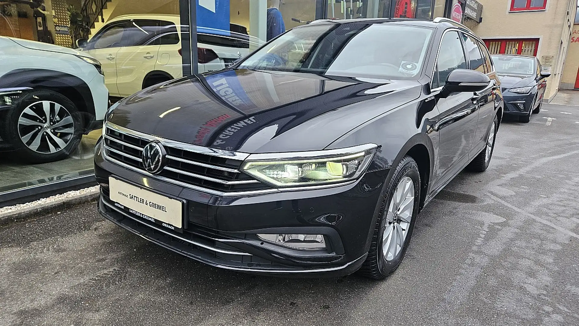 Volkswagen Passat Variant Business 2,0 SCR TDI DSG Zwart - 2