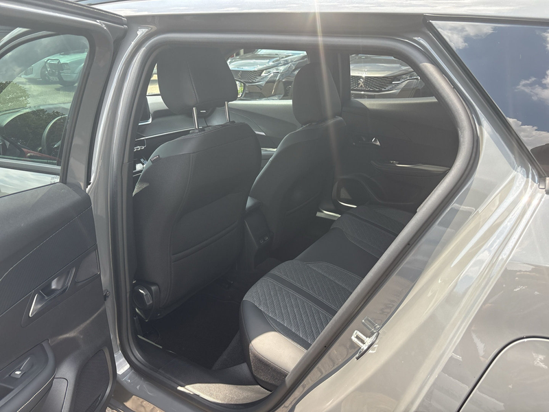 Peugeot 2008 Allure PureTech 100 — photo 10