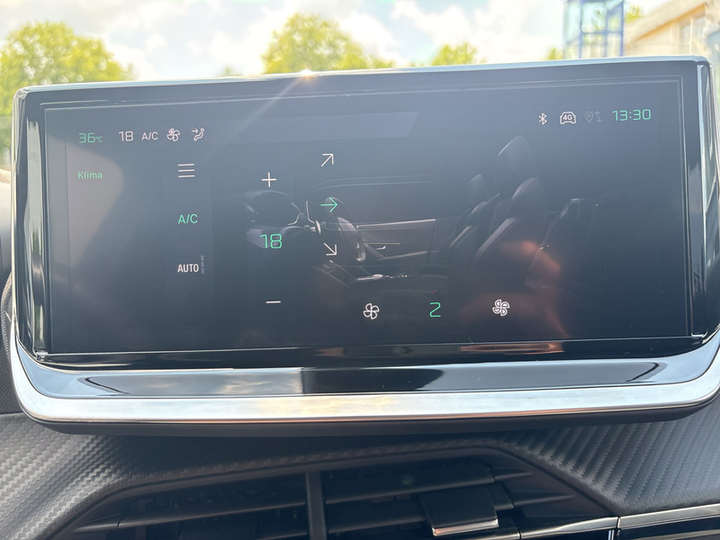 Peugeot 2008 Allure PureTech 100 — photo 15