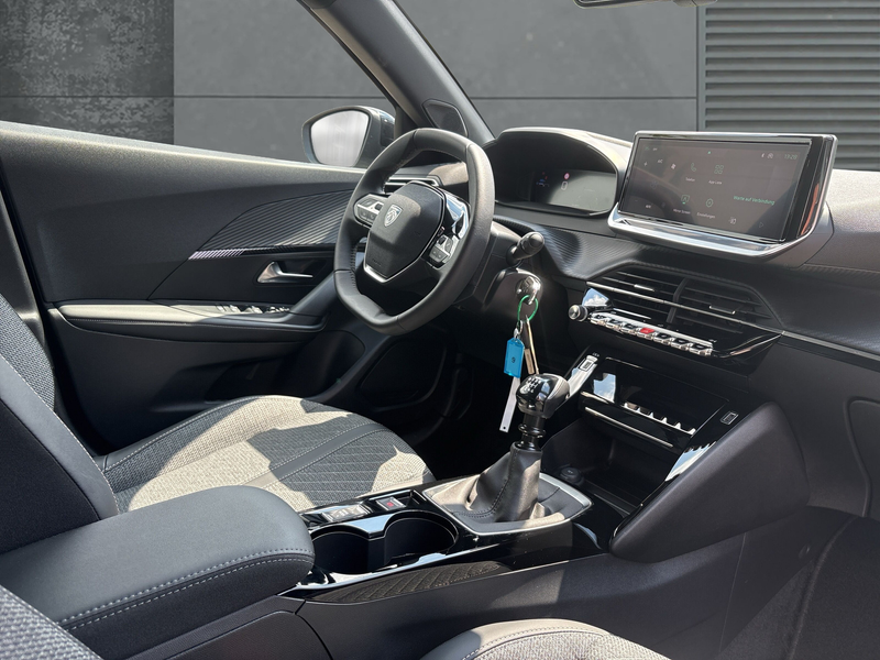 Peugeot 2008 Allure PureTech 100 — photo 8