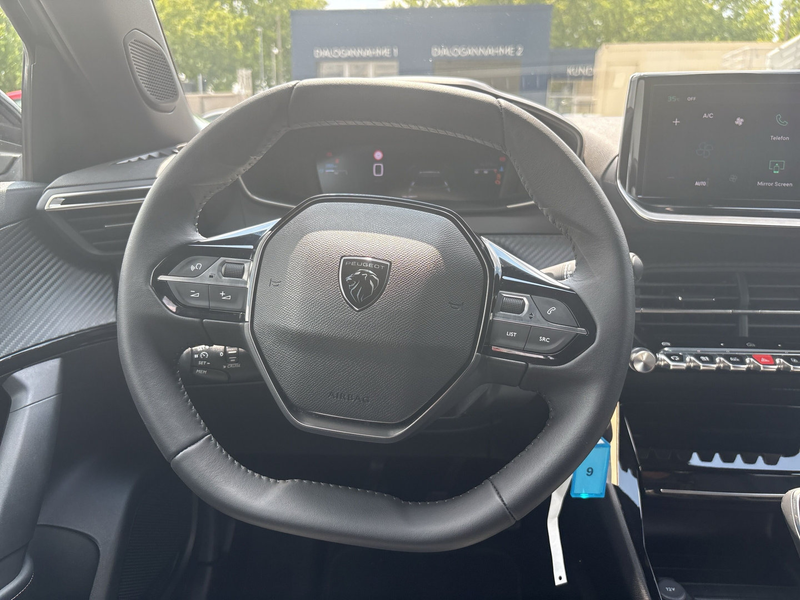Peugeot 2008 Allure PureTech 100 — photo 9