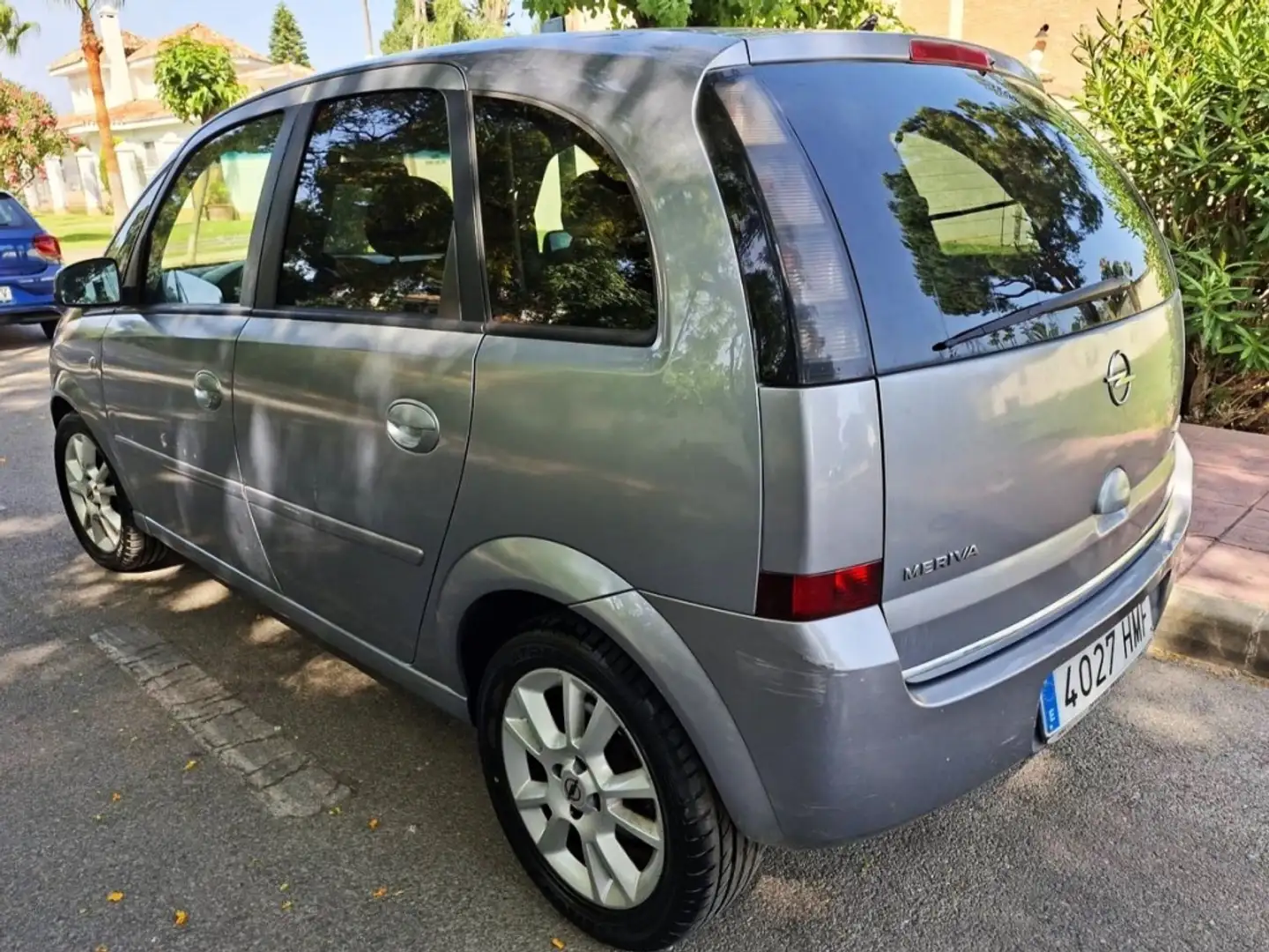 Opel Meriva Monovolumen Manual de 5 Puertas Grijs - 2