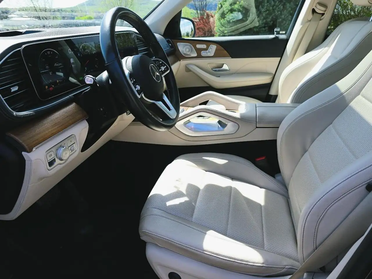Mercedes-Benz GLE снимка Mercedes-Benz GLE