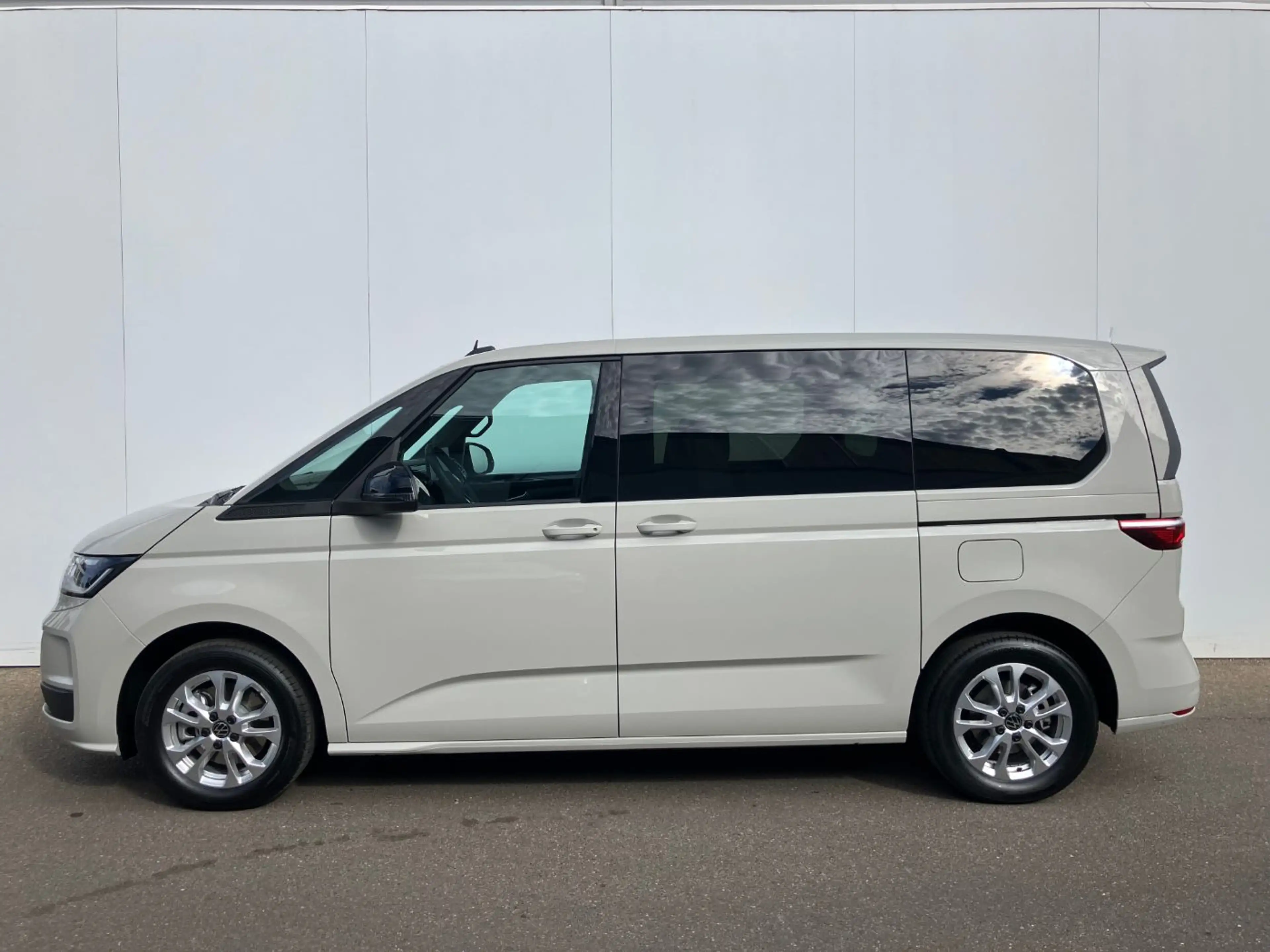 Volkswagen T7 Multivan 2.0 TDI DSG LED Kamera PDC Tempo — photo 6