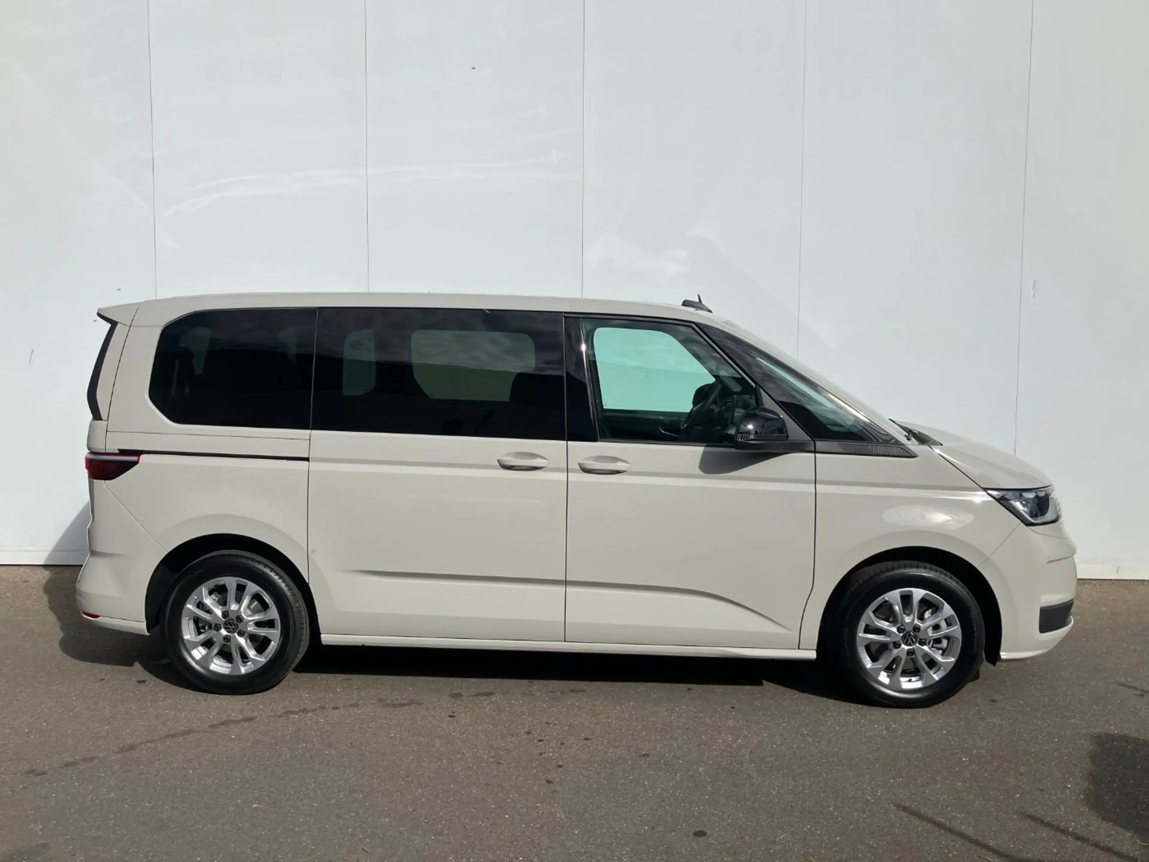 Volkswagen T7 Multivan 2.0 TDI DSG LED Kamera PDC Tempo — photo 3