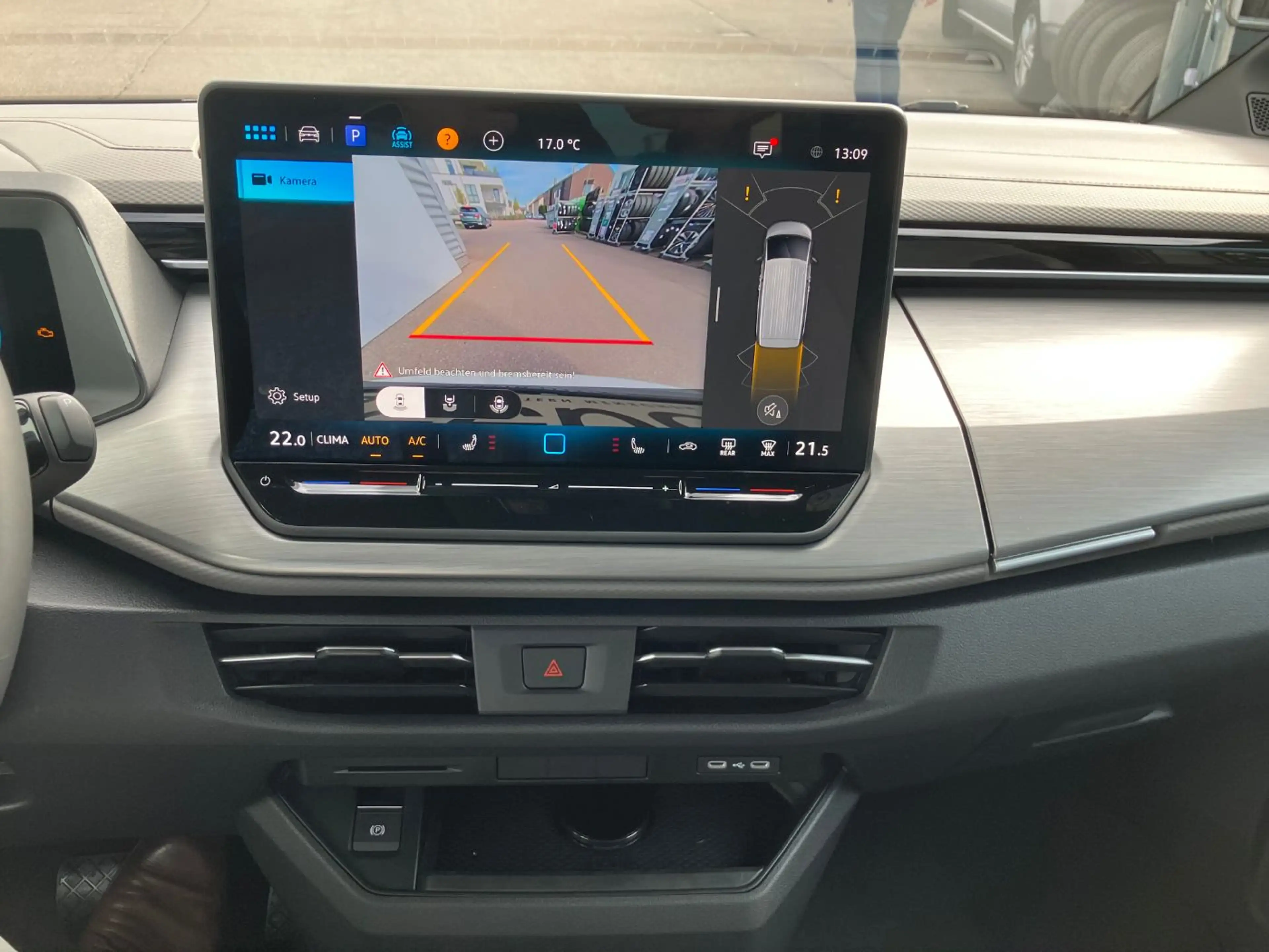 Volkswagen T7 Multivan 2.0 TDI DSG LED Kamera PDC Tempo — photo 12