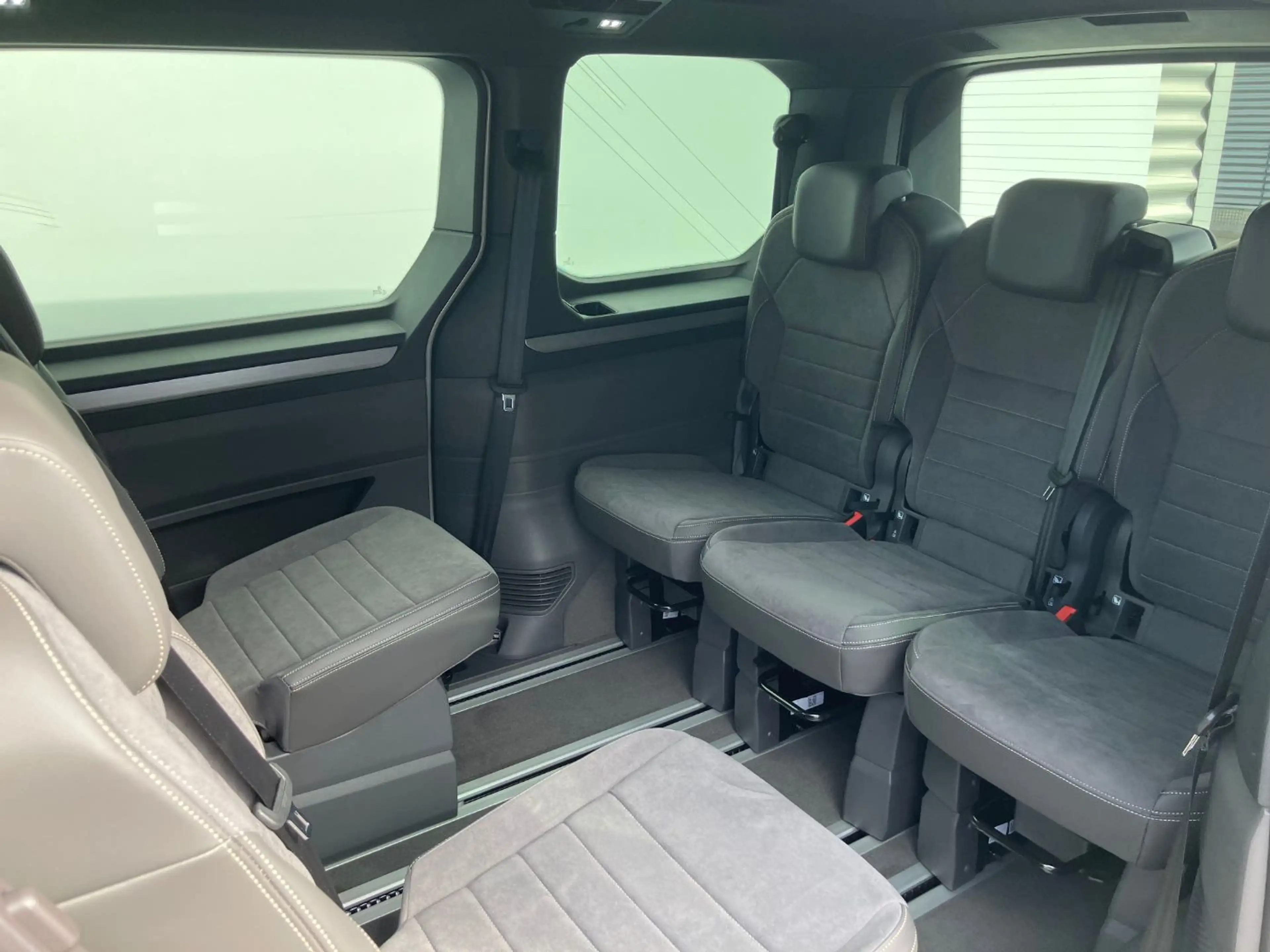 Volkswagen T7 Multivan 2.0 TDI DSG LED Kamera PDC Tempo — photo 10